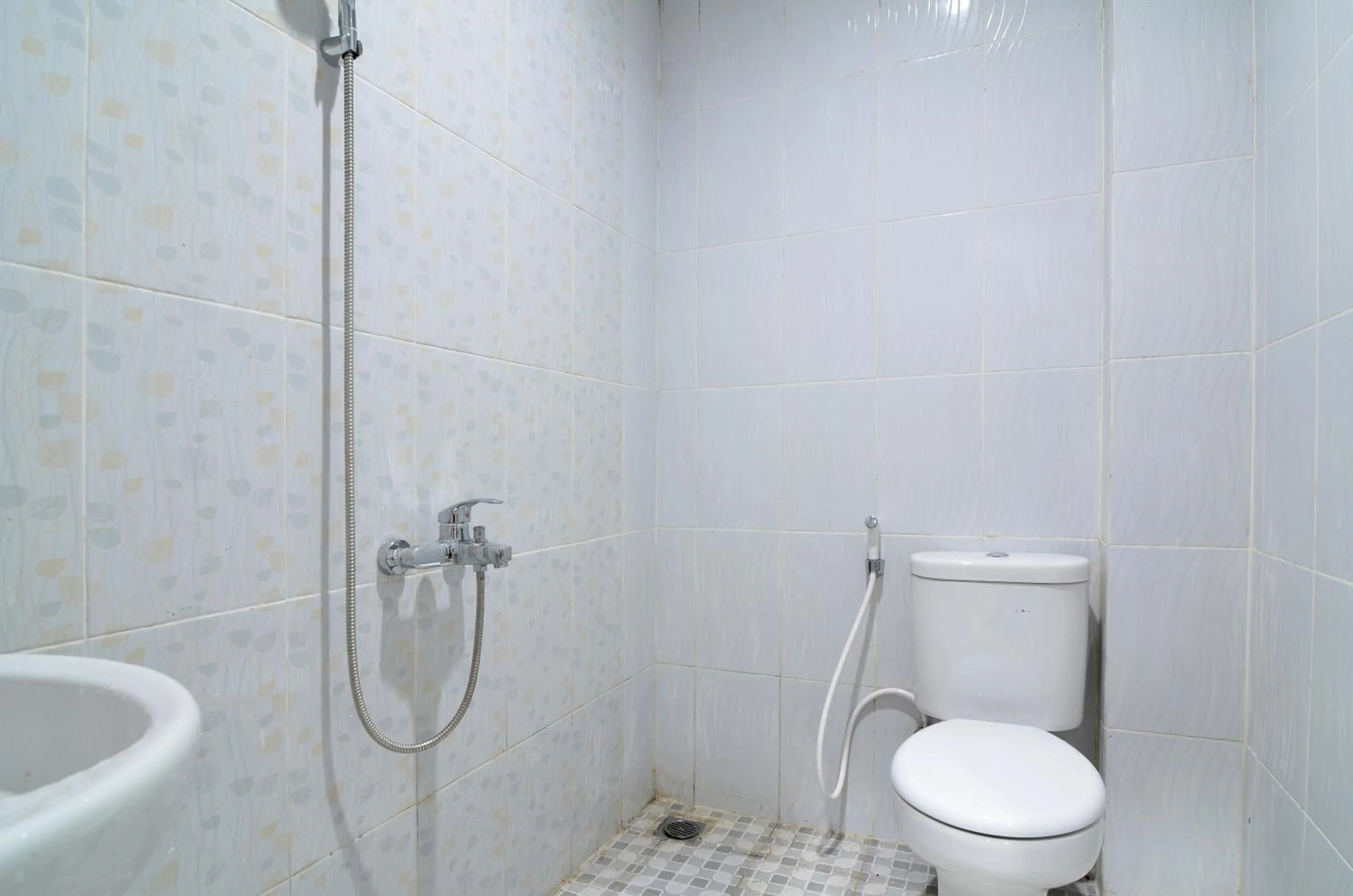 Bathroom in RedDoorz near Museum Keraton Surakarta