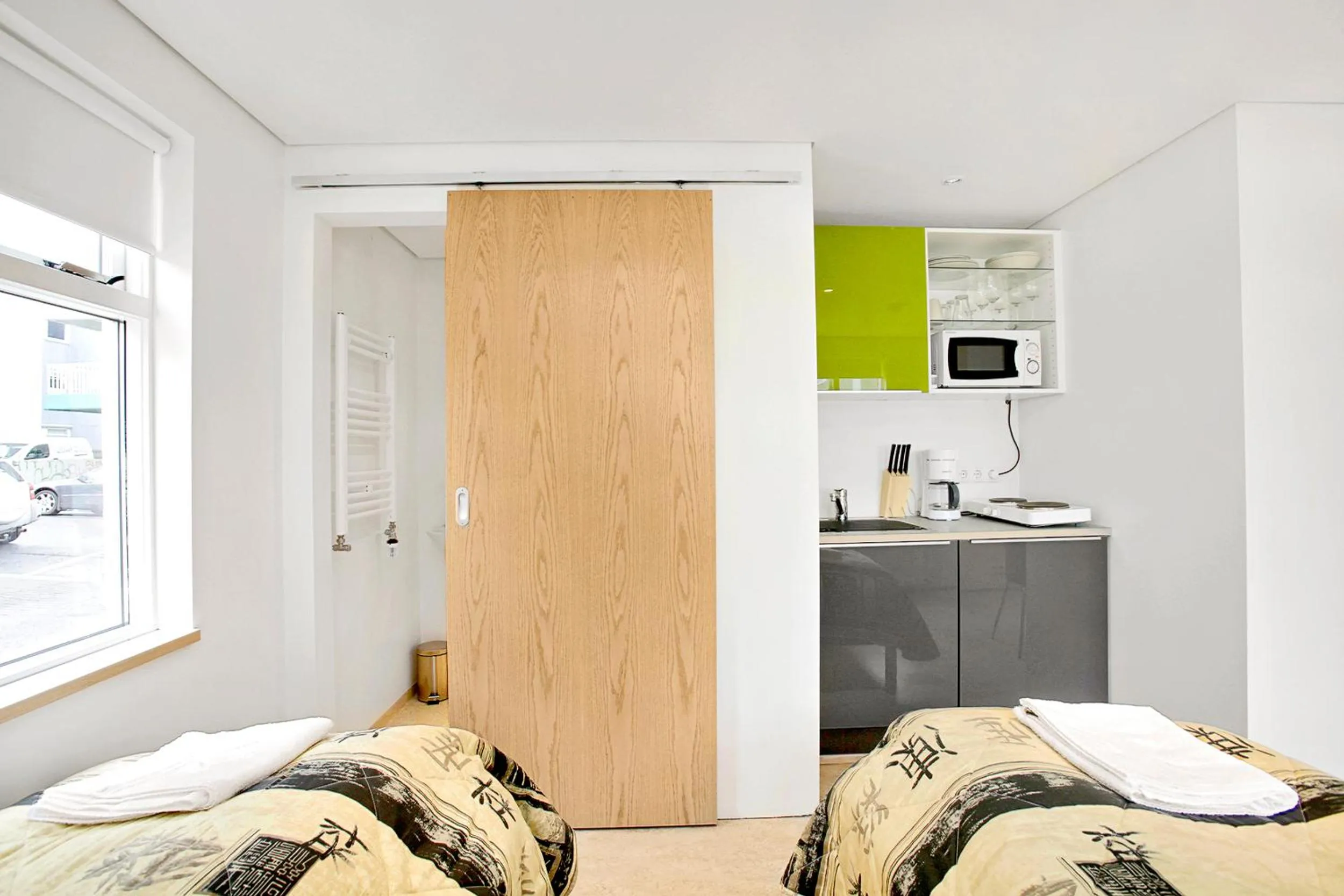 Kitchen or kitchenette, Bed in Alfred's Apartments