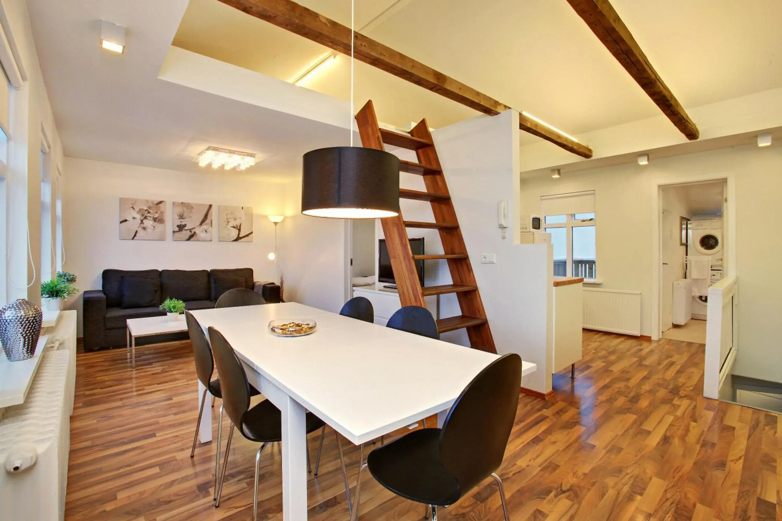 One-Bedroom Apartment with Balcony in Alfred's Apartments One-Bedroom Apartment with Balcony in Alfred's Apartments