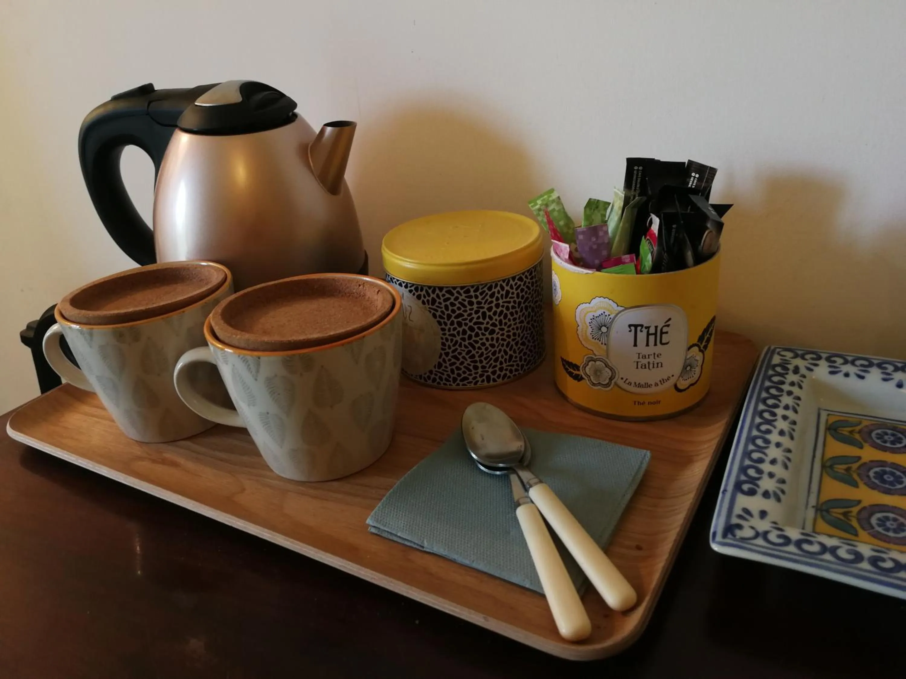 Coffee/tea facilities in La Forge