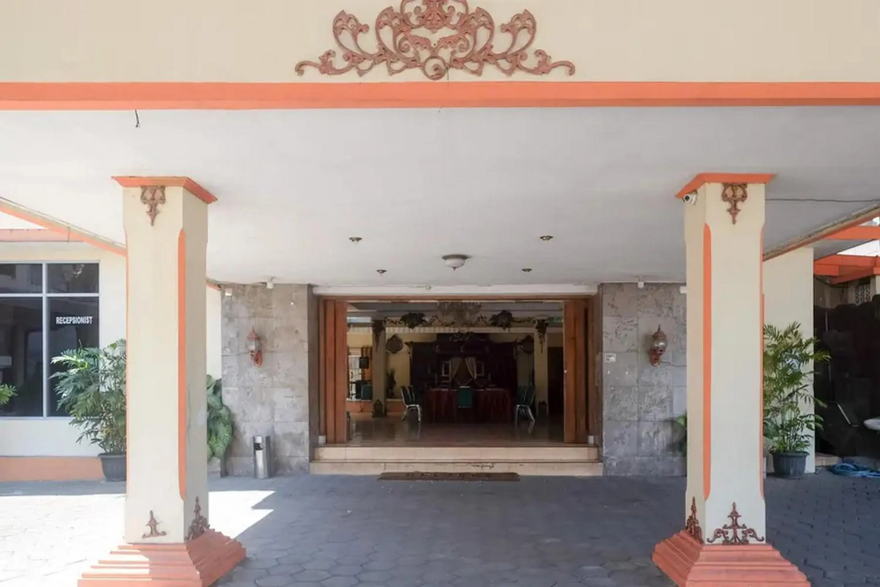 Property building in RedDoorz Plus @ Laweyan Property building in RedDoorz Plus @ Laweyan