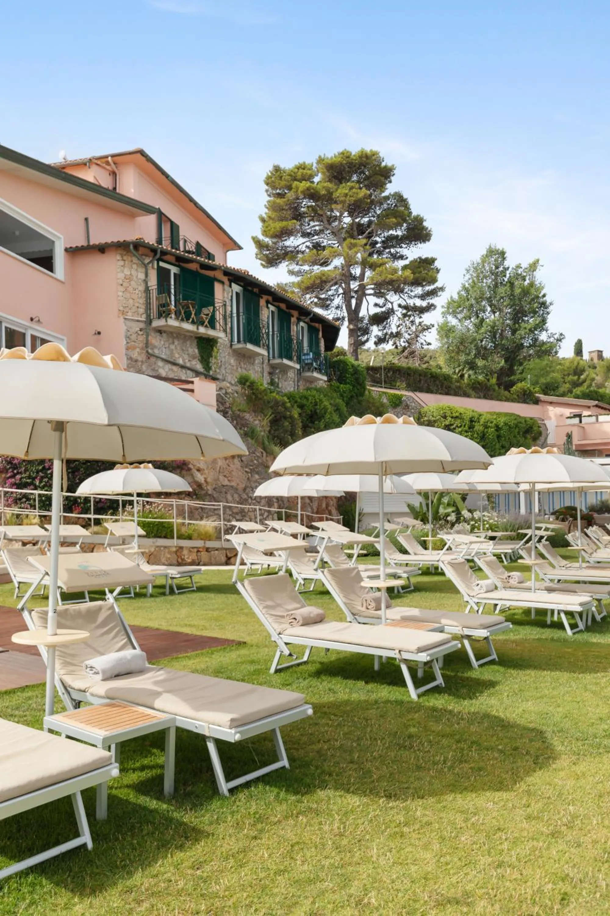 Swimming pool in Hotel Villa Domizia