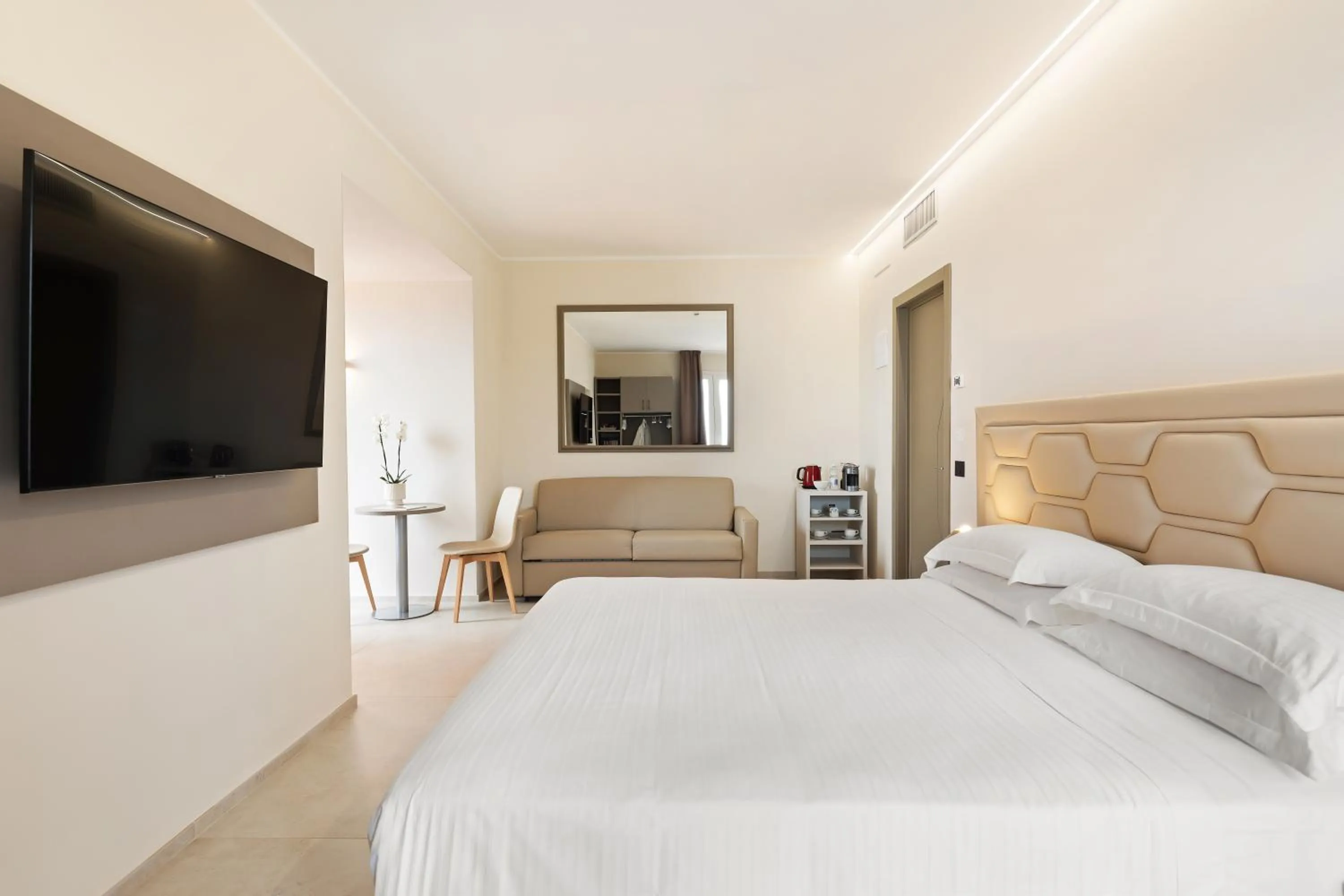 TV and multimedia in Hotel Villa Domizia