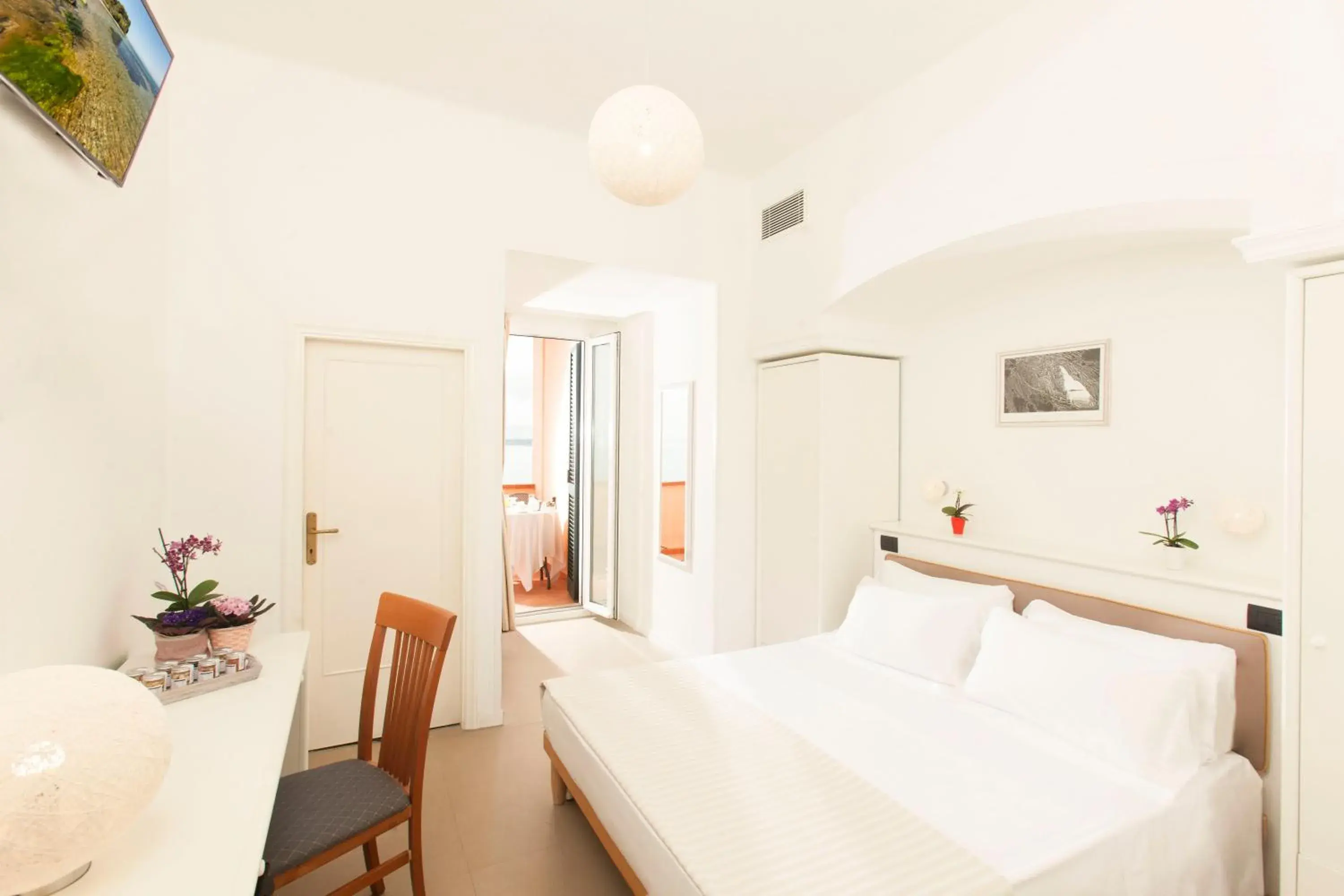 Double Room with Balcony in Hotel Villa Domizia Double Room with Balcony in Hotel Villa Domizia