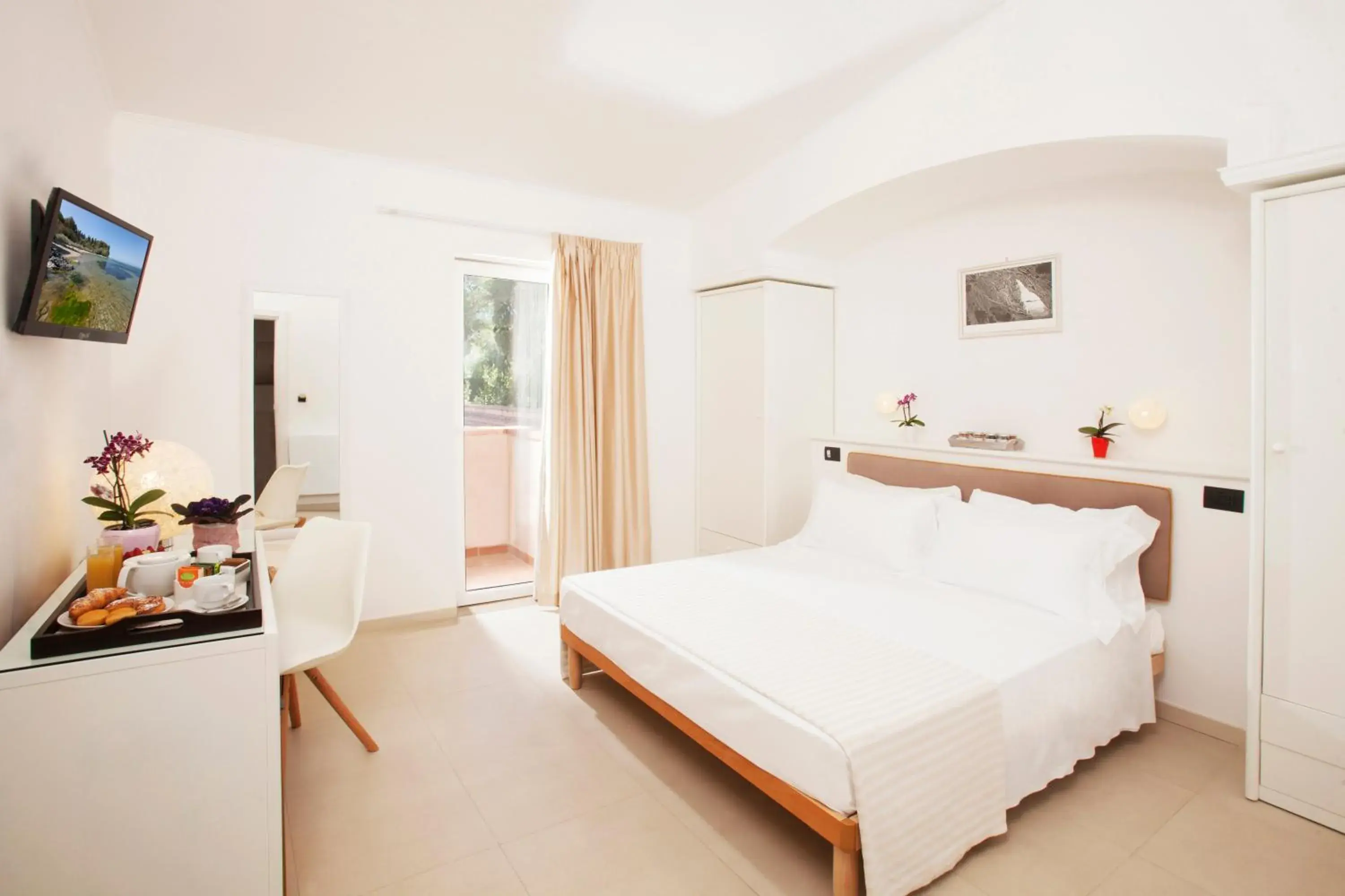 Photo of the whole room, Bed in Hotel Villa Domizia Photo of the whole room, Bed in Hotel Villa Domizia