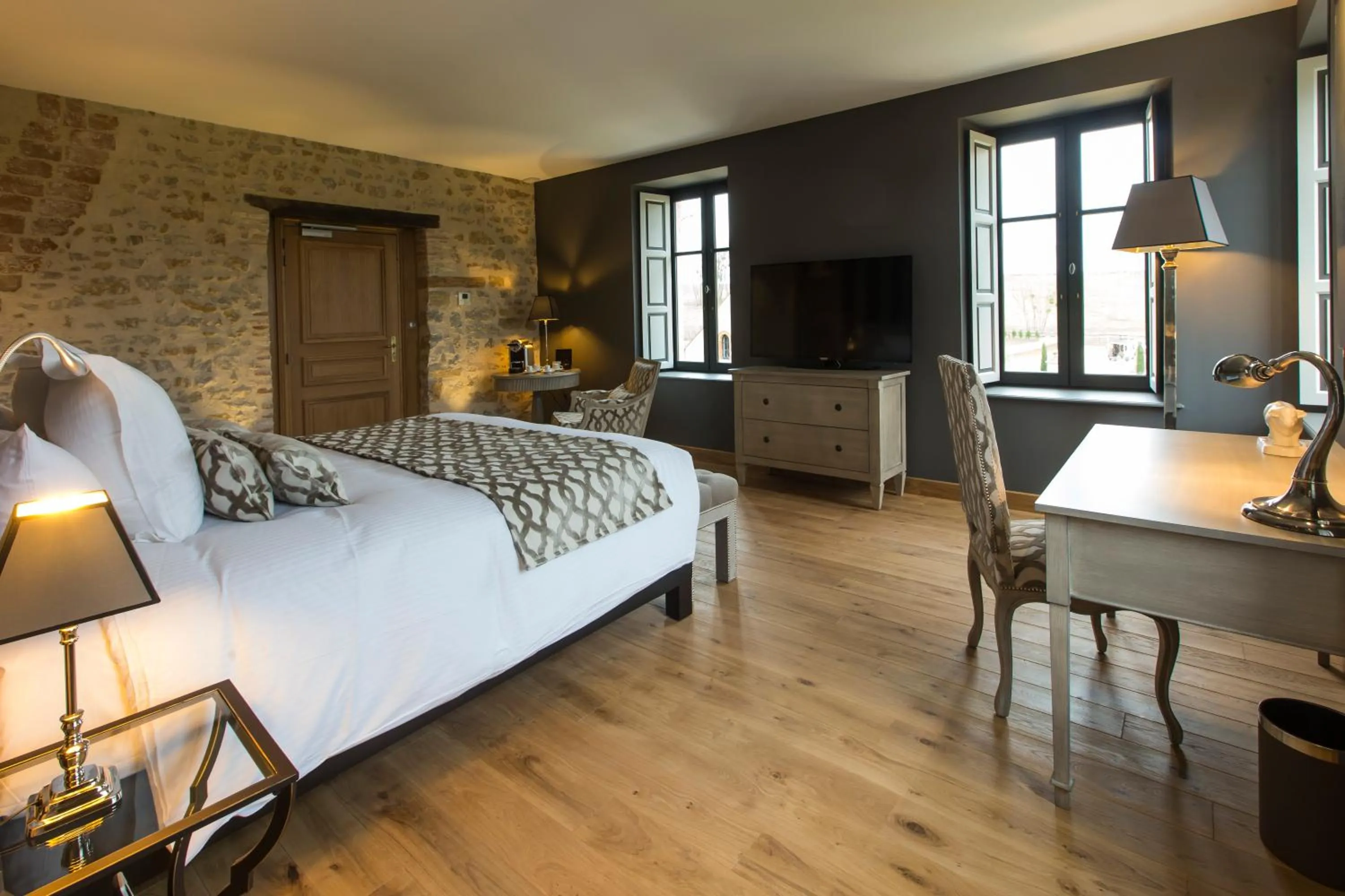 TV and multimedia, Bed in Domaine de Rymska & Spa - Relais & Châteaux