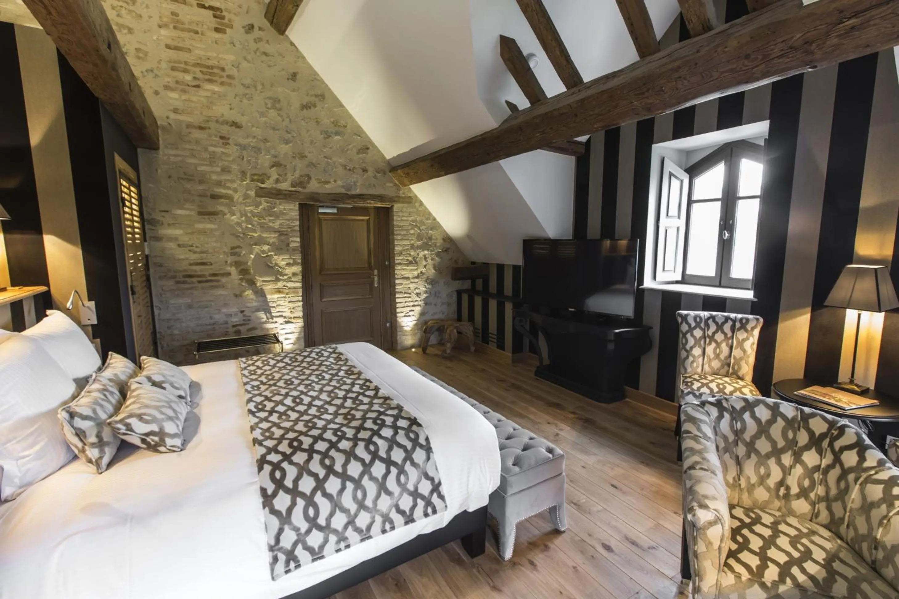 Bedroom, Bed in Domaine de Rymska & Spa - Relais & Châteaux