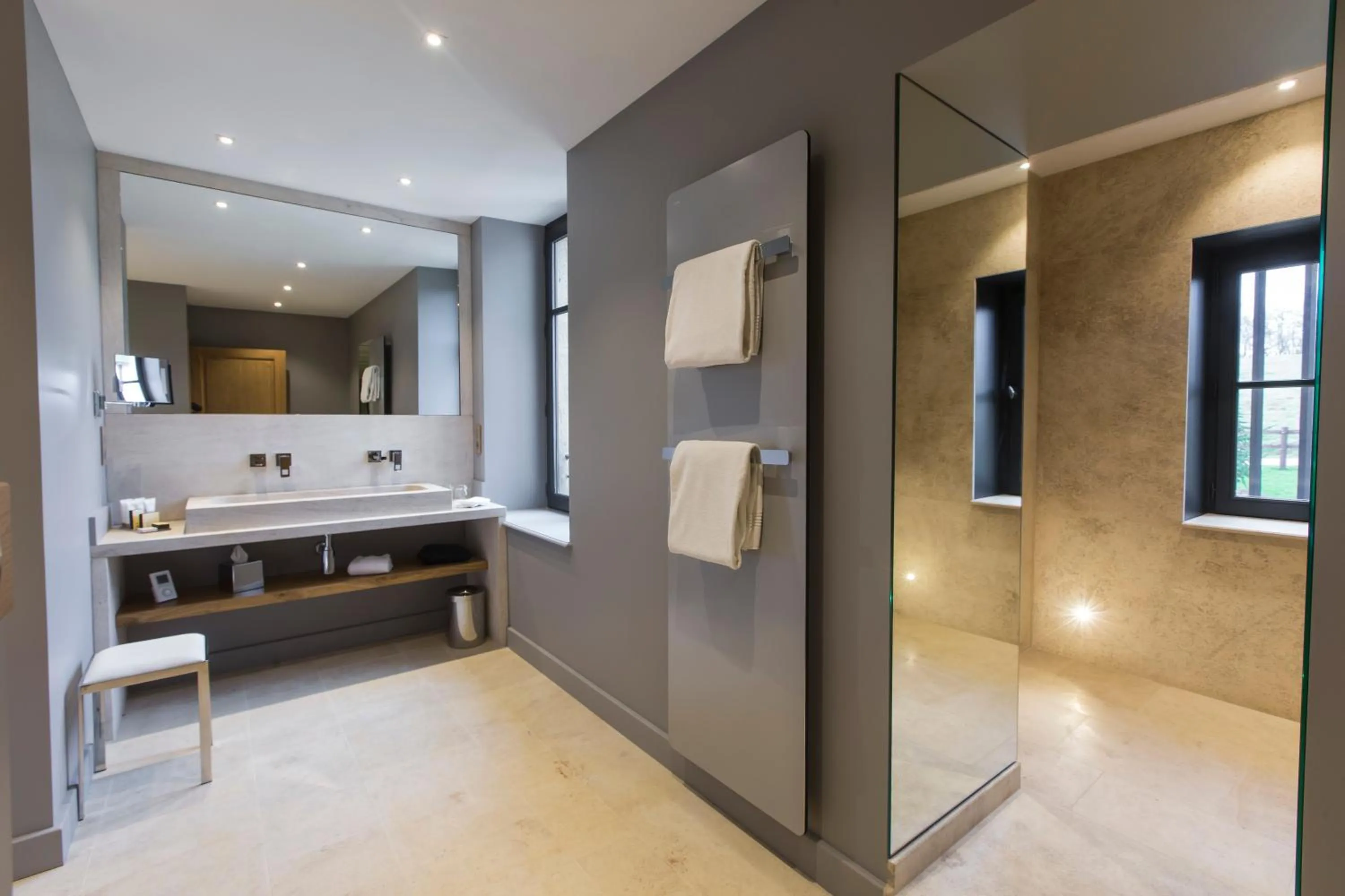 Shower in Domaine de Rymska & Spa - Relais & Châteaux