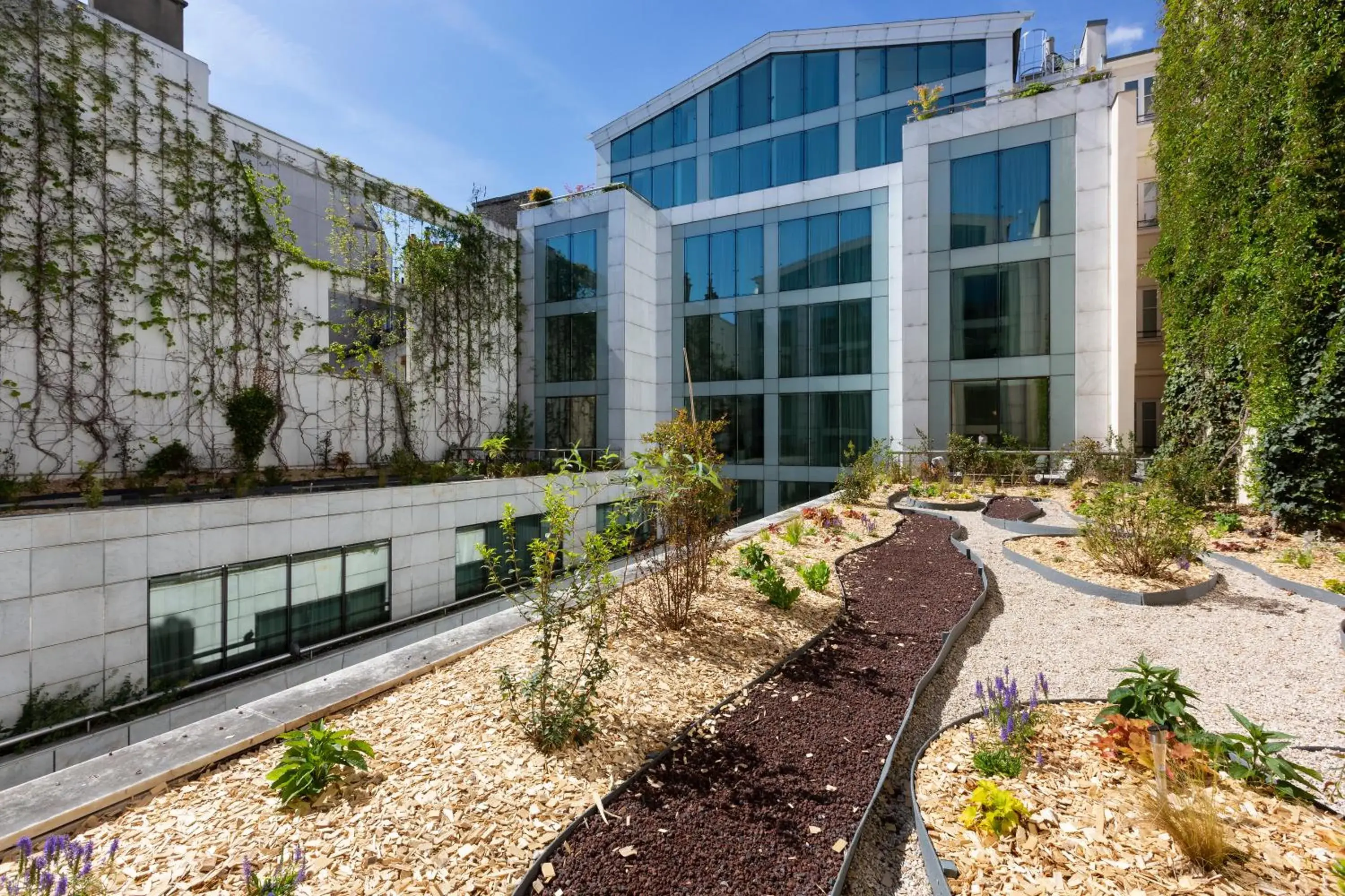 Property building in La Clef Tour Eiffel Paris by The Crest Collection Property building in La Clef Tour Eiffel Paris by The Crest Collection