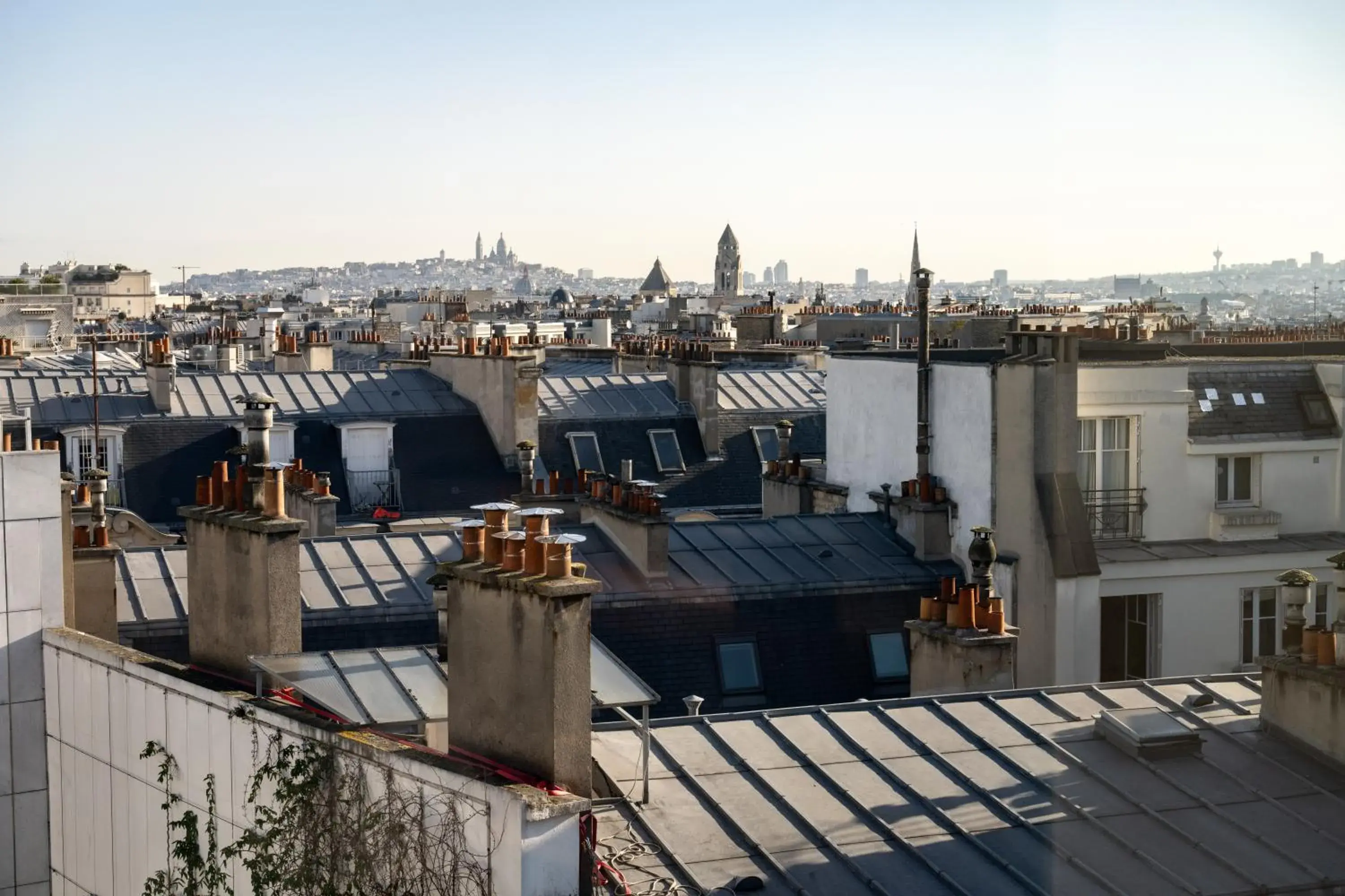 Property building in La Clef Tour Eiffel Paris by The Crest Collection Property building in La Clef Tour Eiffel Paris by The Crest Collection