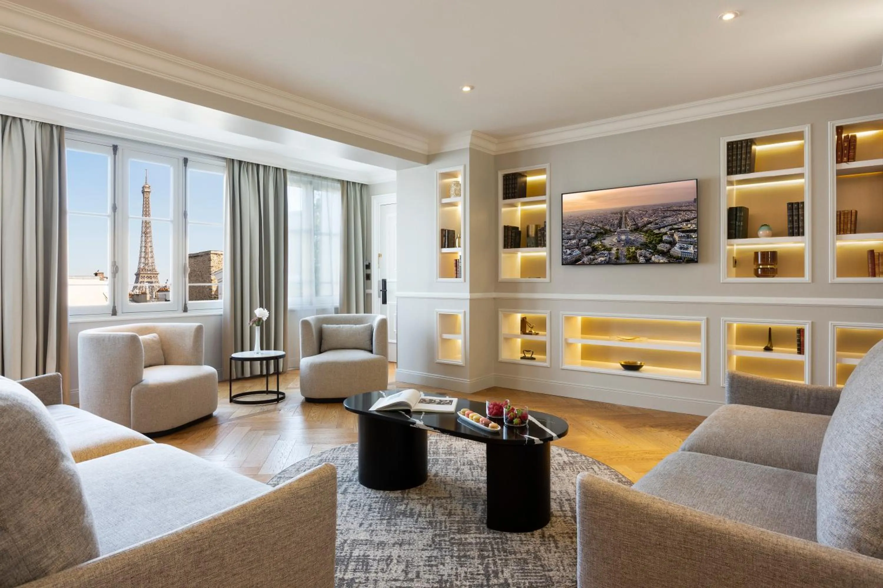 TV and multimedia in La Clef Tour Eiffel Paris by The Crest Collection