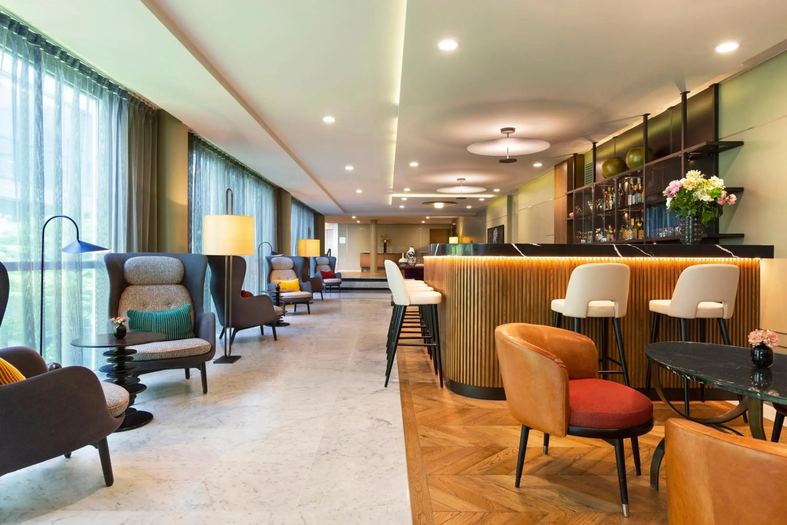 Lounge or bar in La Clef Tour Eiffel Paris by The Crest Collection Lounge or bar in La Clef Tour Eiffel Paris by The Crest Collection