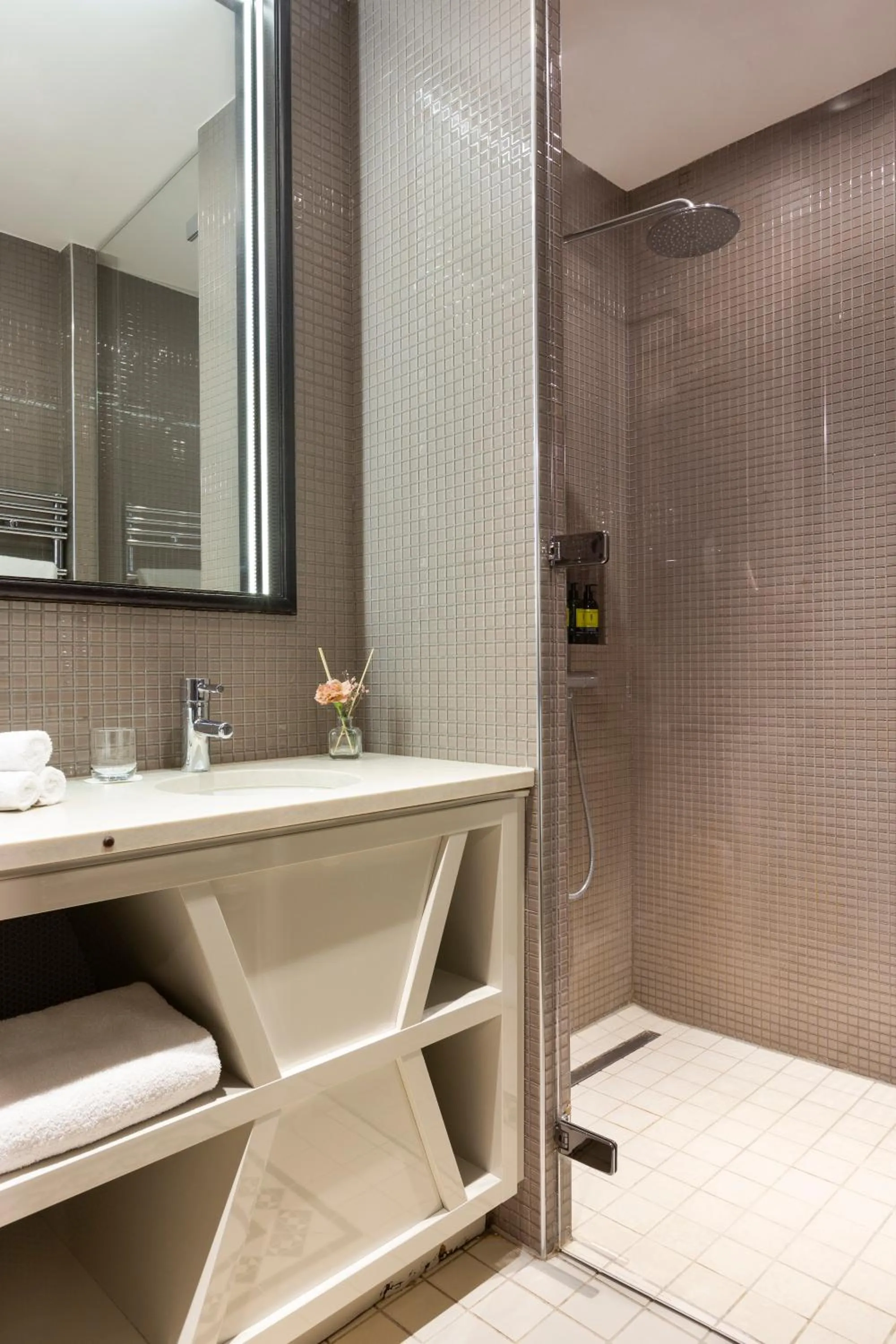 Bathroom in La Clef Tour Eiffel Paris by The Crest Collection