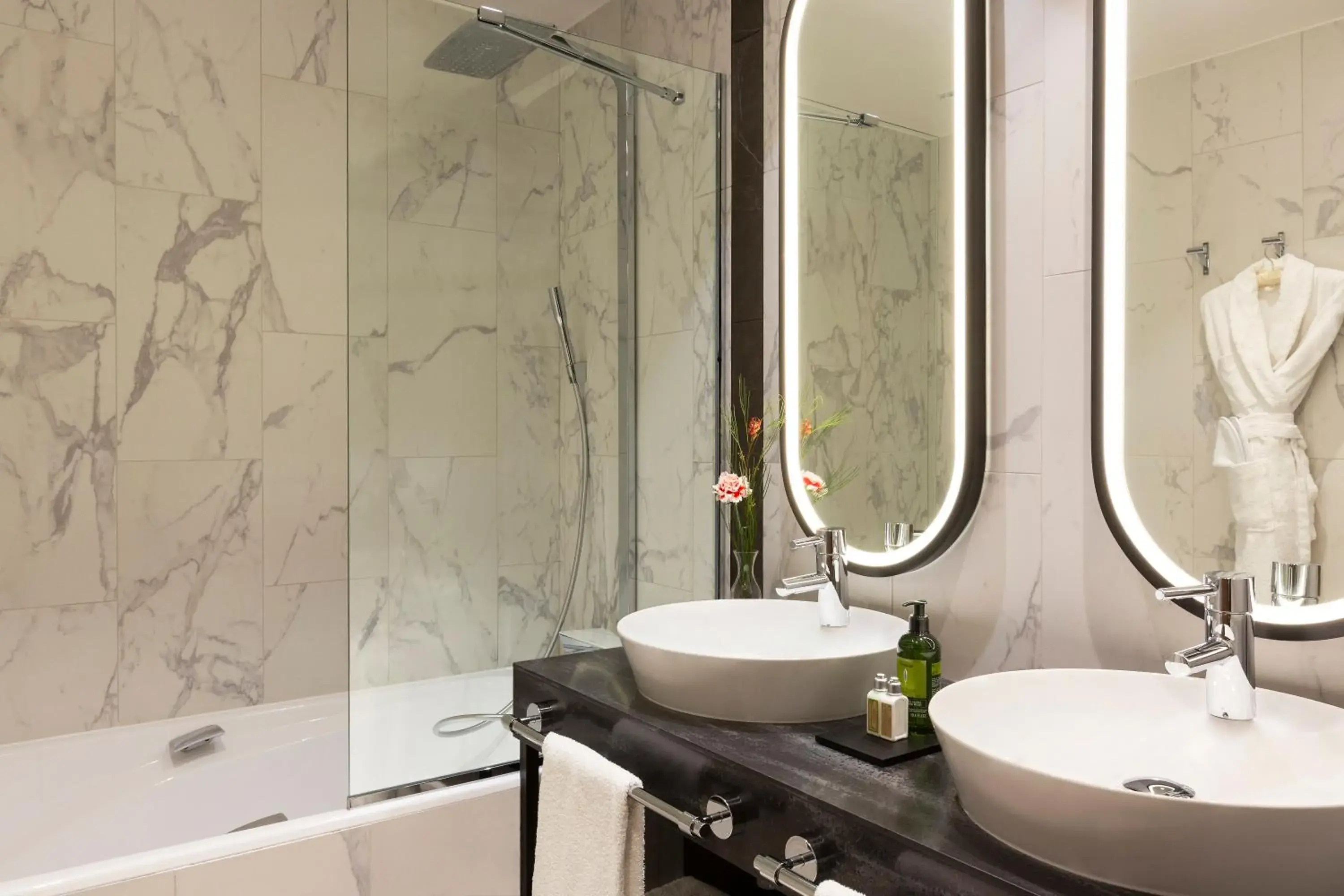 Bathroom in La Clef Tour Eiffel Paris by The Crest Collection Bathroom in La Clef Tour Eiffel Paris by The Crest Collection