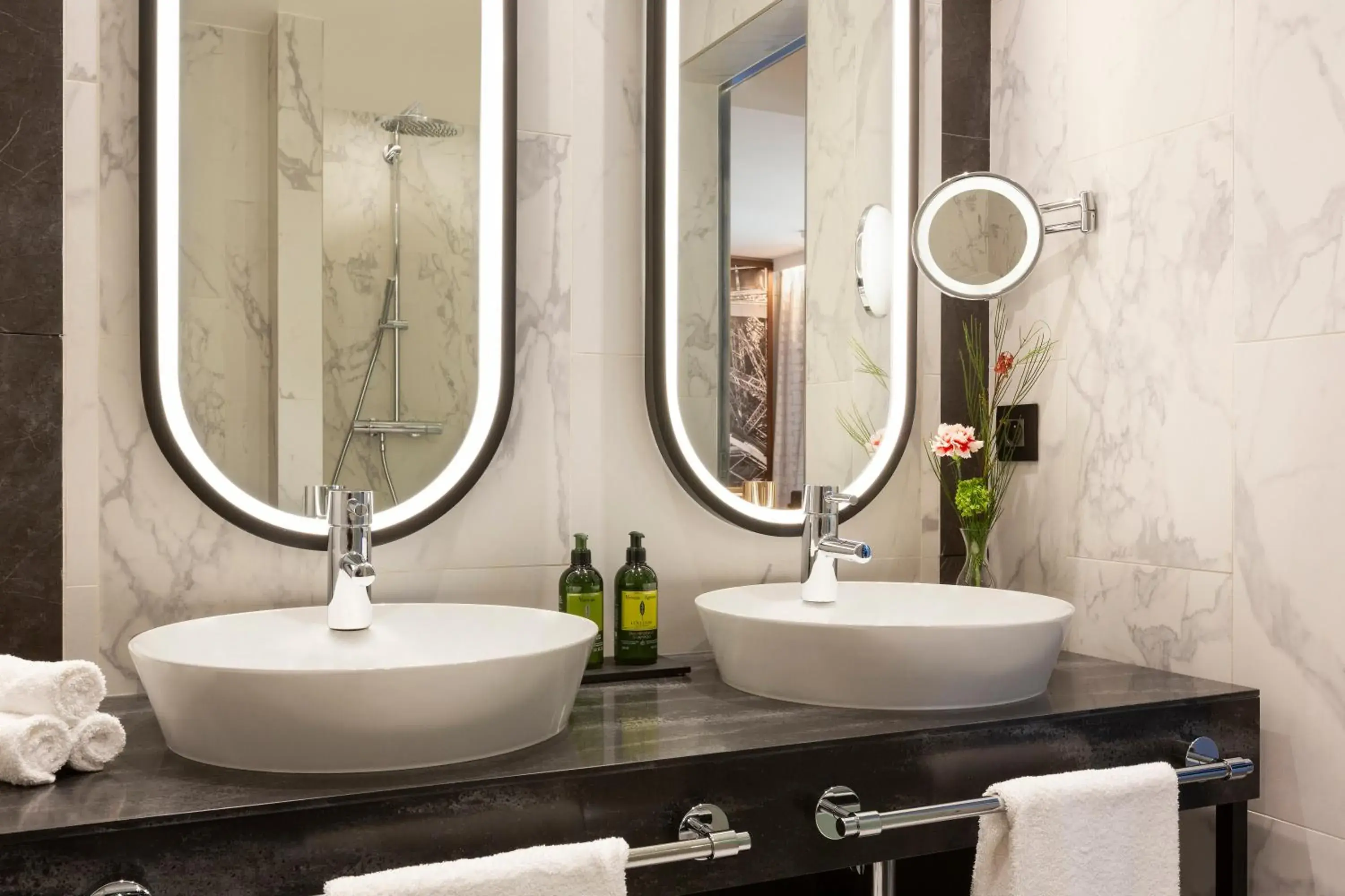 Bathroom in La Clef Tour Eiffel Paris by The Crest Collection Bathroom in La Clef Tour Eiffel Paris by The Crest Collection