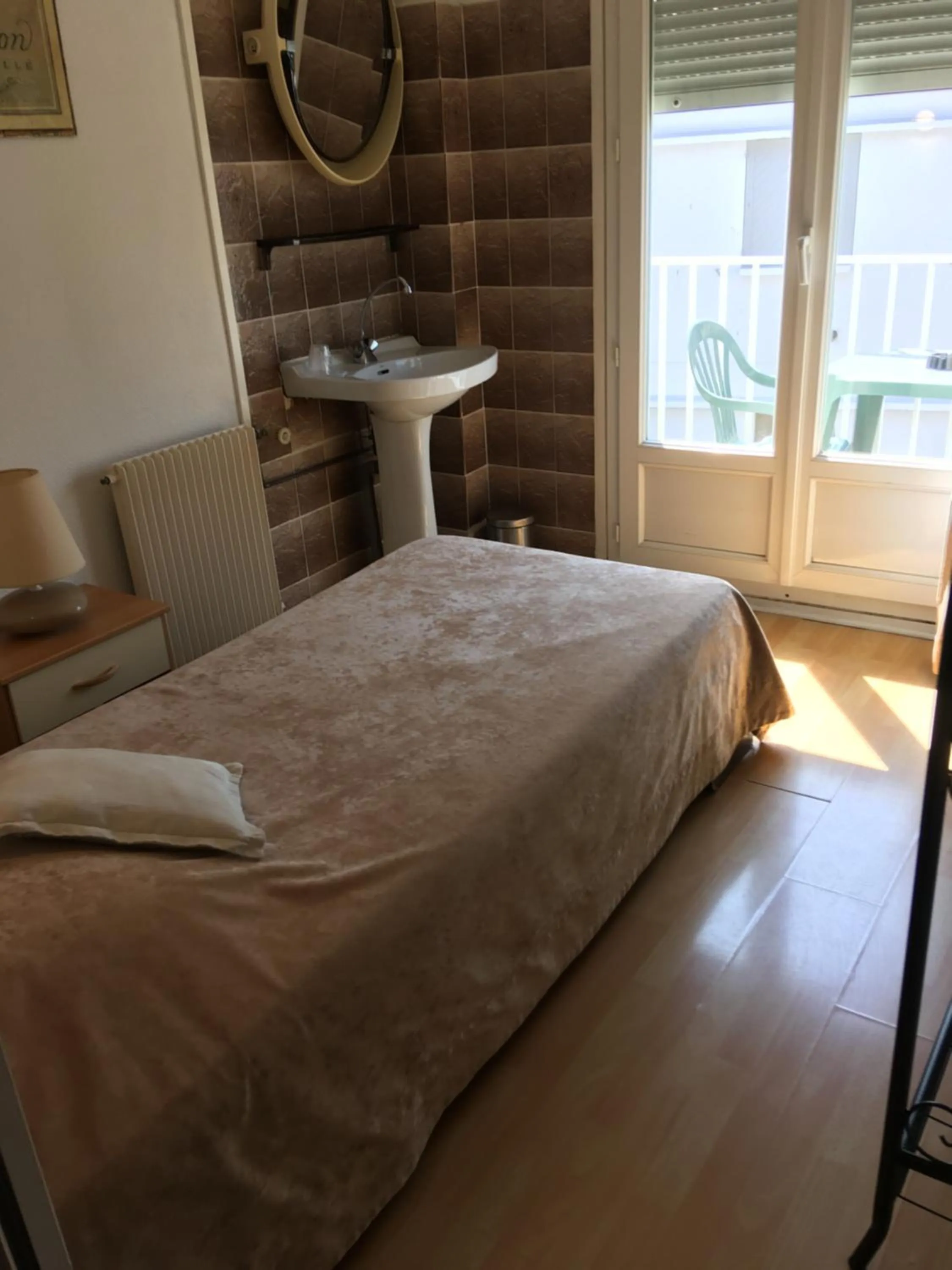 Bed in Hôtel de la poste