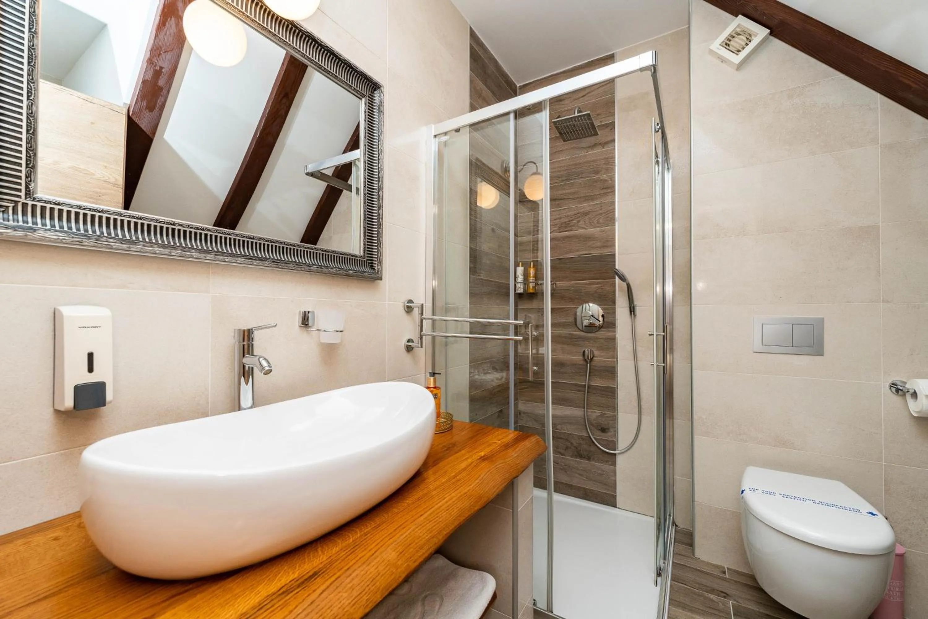 Shower in B&B Villa Sumrak Plitvica Rooms