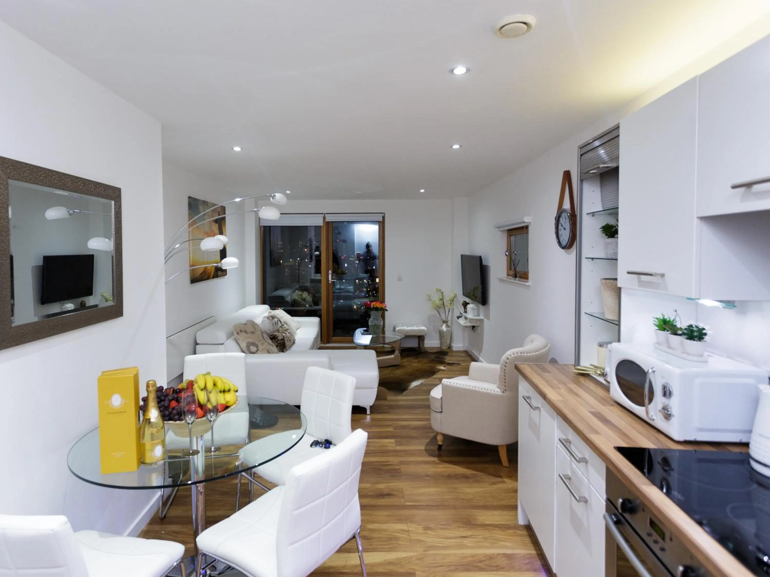 Kitchen or kitchenette in Live in Leeds Sky Penthouse