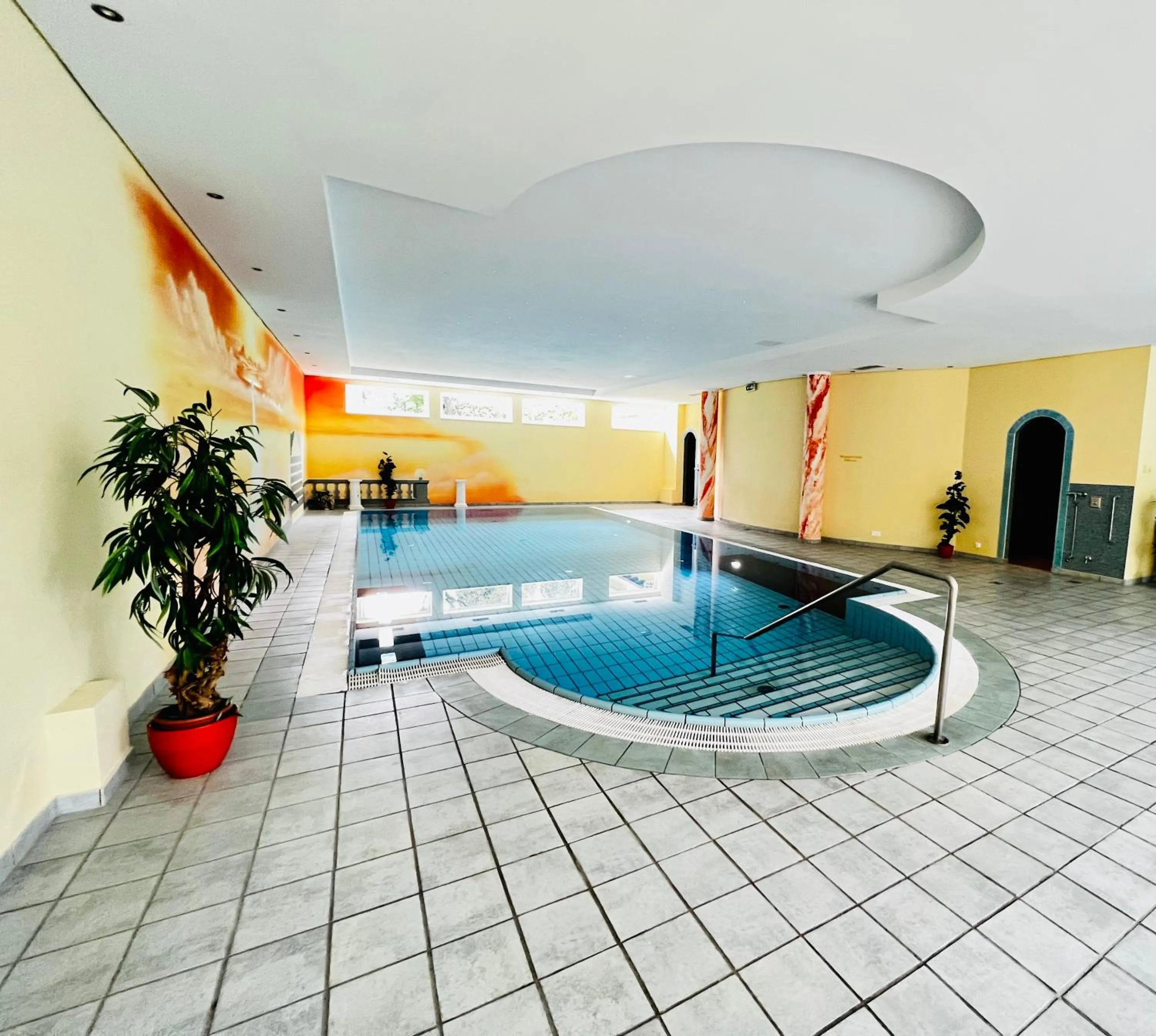 Swimming pool in Hotel Burgstallerhof