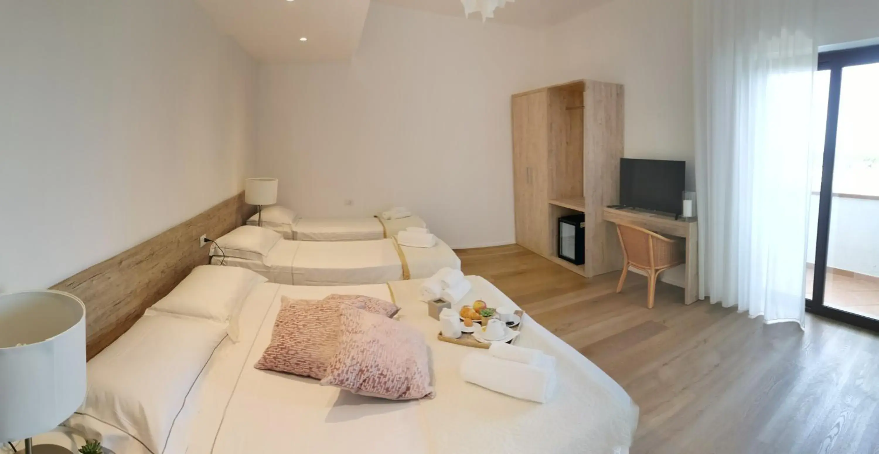 Quadruple Room with Panoramic Sea View in Hotel Onda Marina Quadruple Room with Panoramic Sea View in Hotel Onda Marina