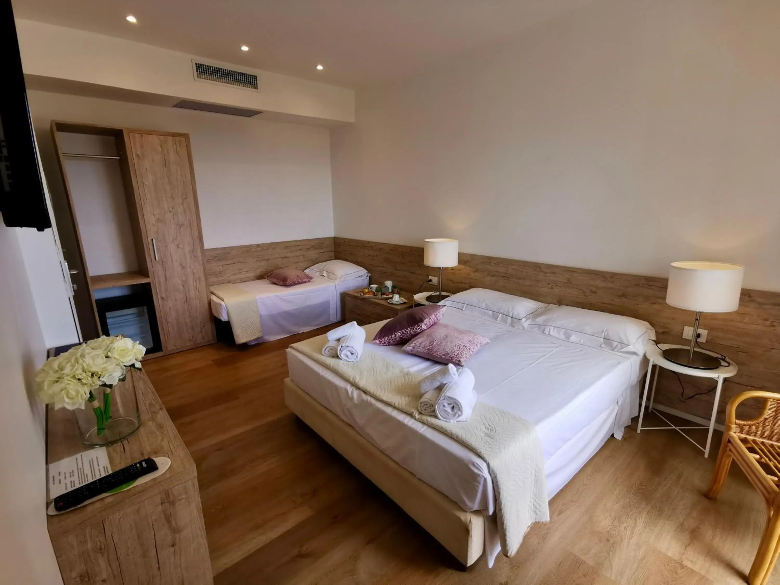 Standard Triple Room in Hotel Onda Marina Standard Triple Room in Hotel Onda Marina