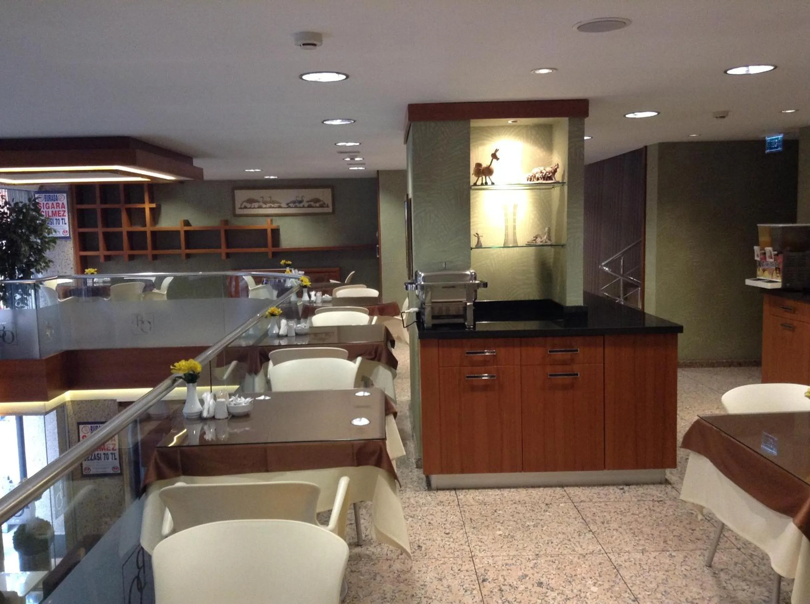 Restaurant/places to eat in Bella Hotel