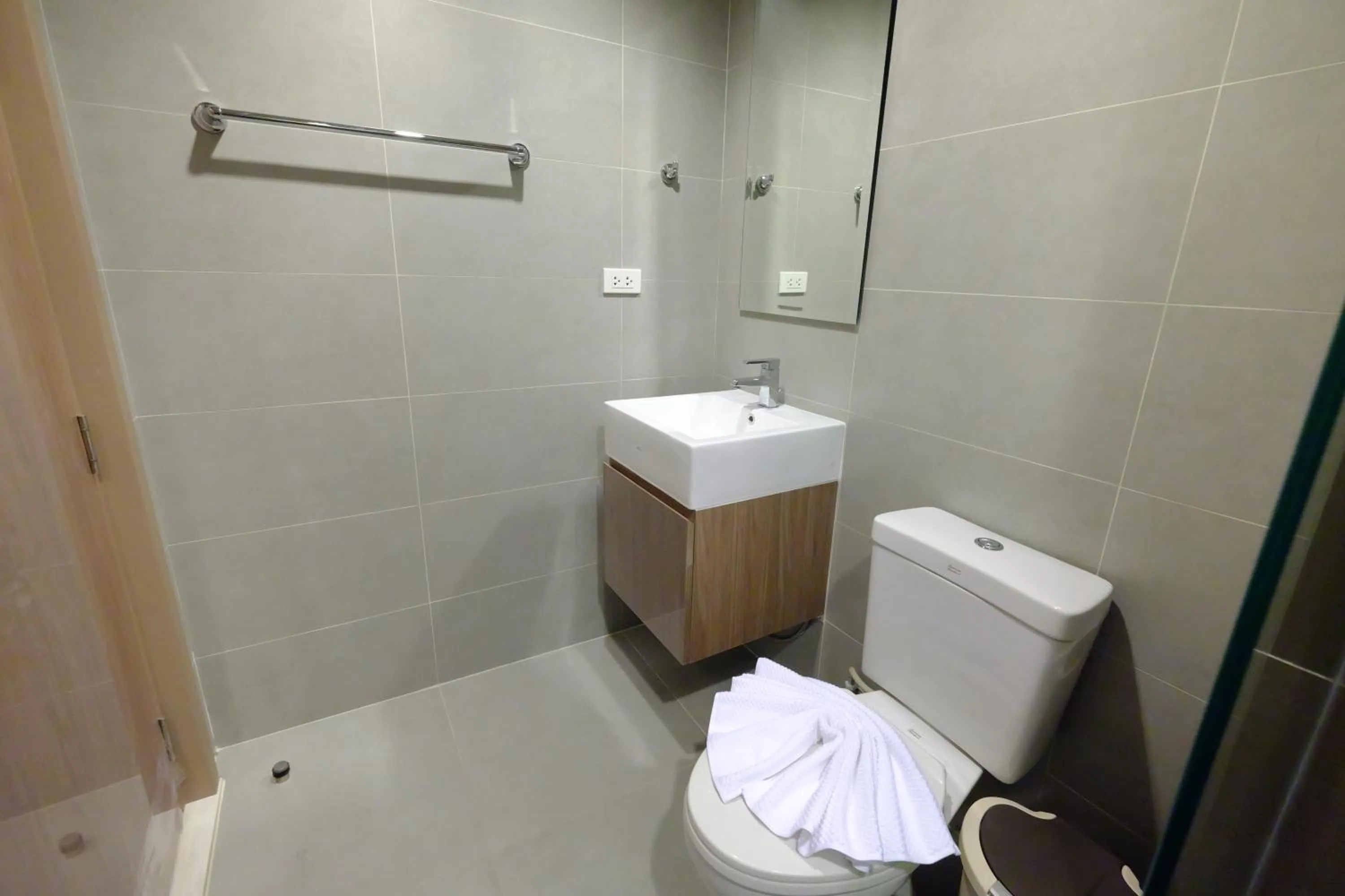 Rain Chaam Beach Condo Wifi 4Guests 2Beds