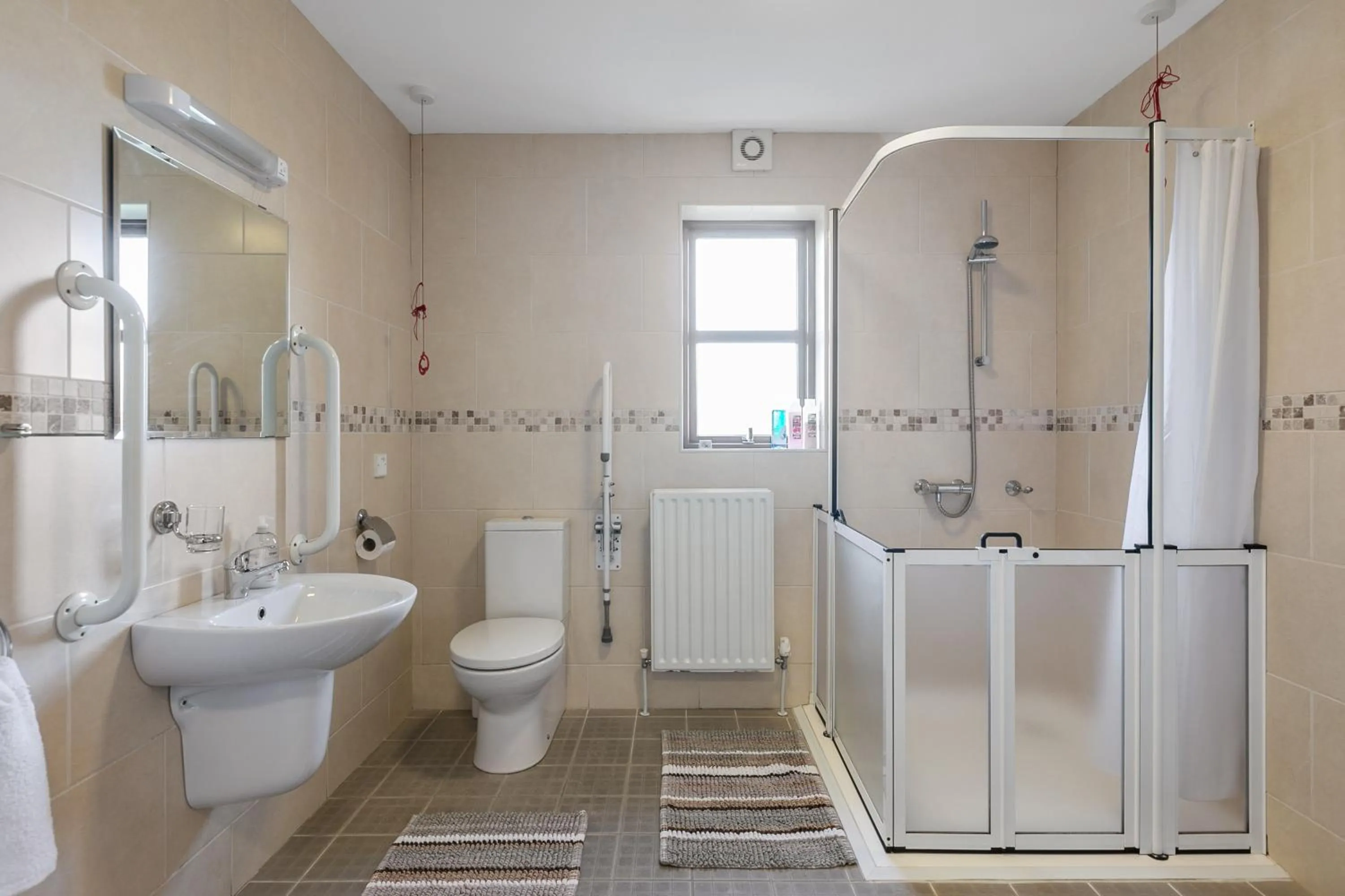 Shower in Tollyrose Country House