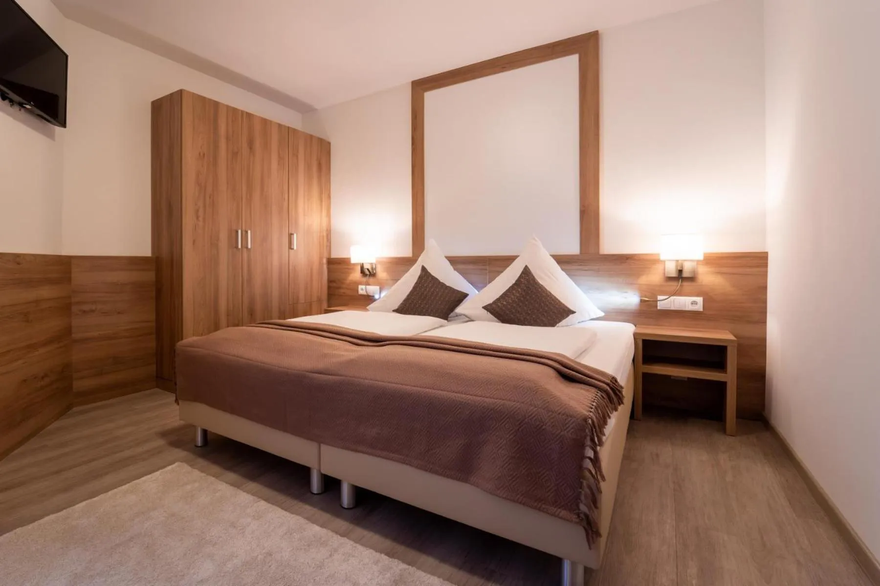 Photo of the whole room, Bed in Hotel St Georg - Regensburg