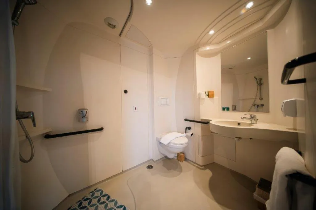 Bathroom in Brit Hotel La Bonne Etape