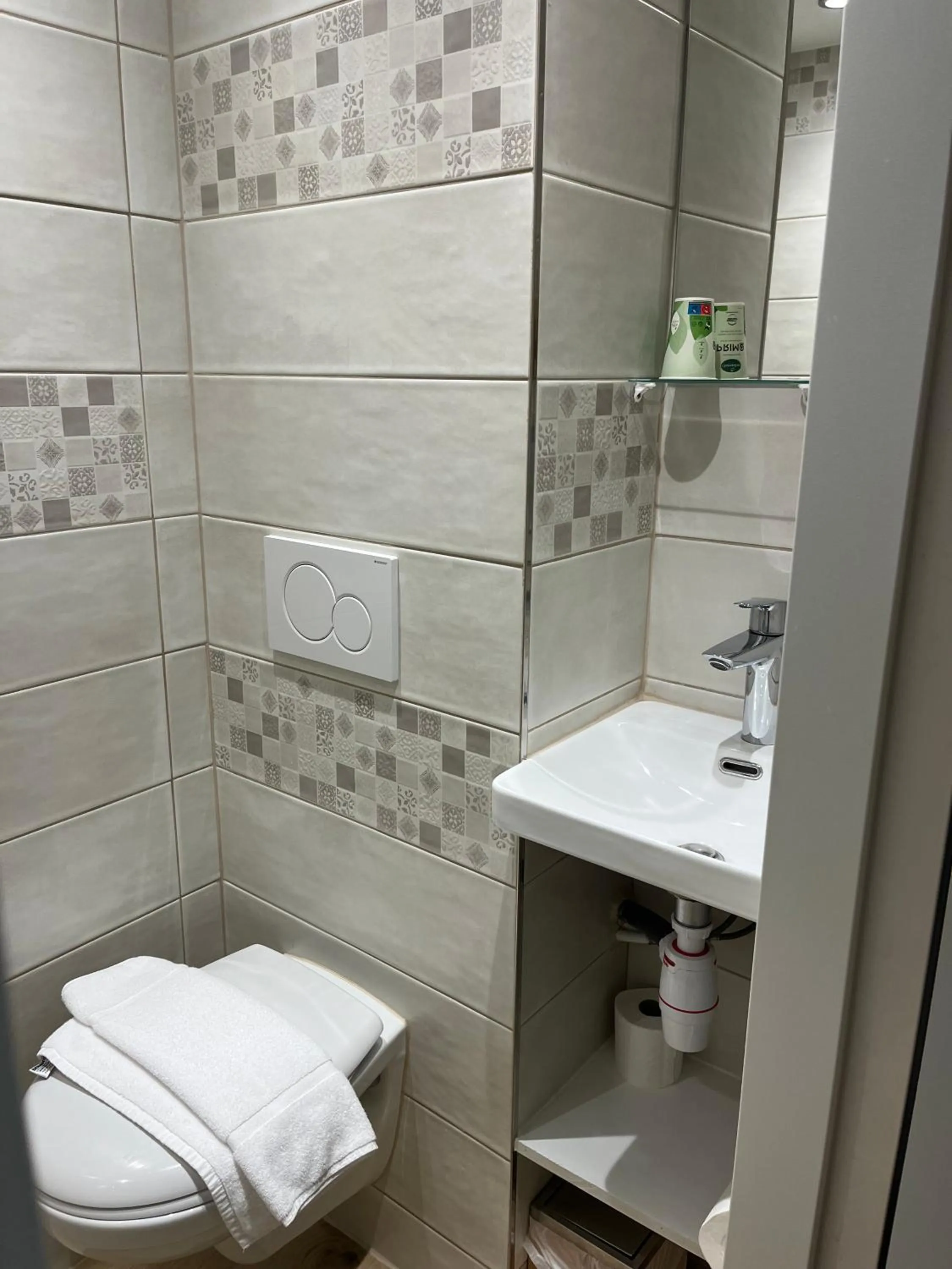 Bathroom in Brit Hotel La Bonne Etape