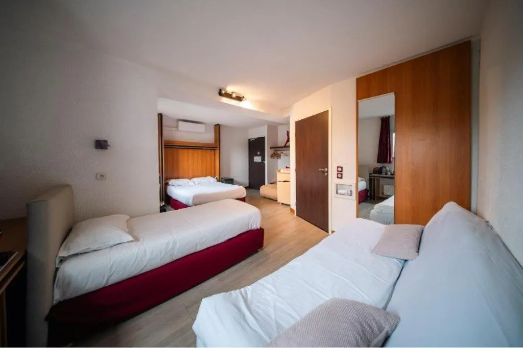 Photo of the whole room, Bed in Brit Hotel La Bonne Etape
