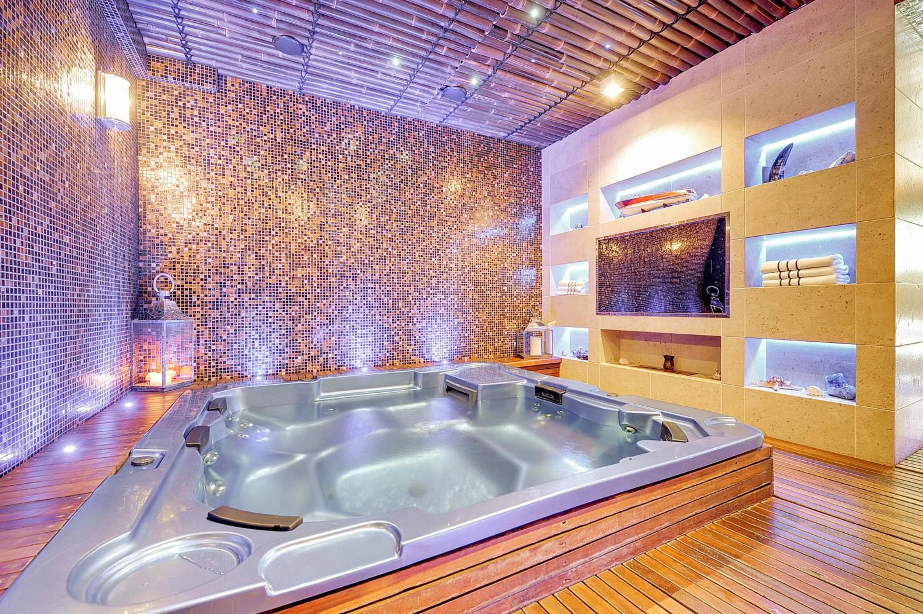 Hot Tub in Mała Anglia - Boutique Apartments & SPA