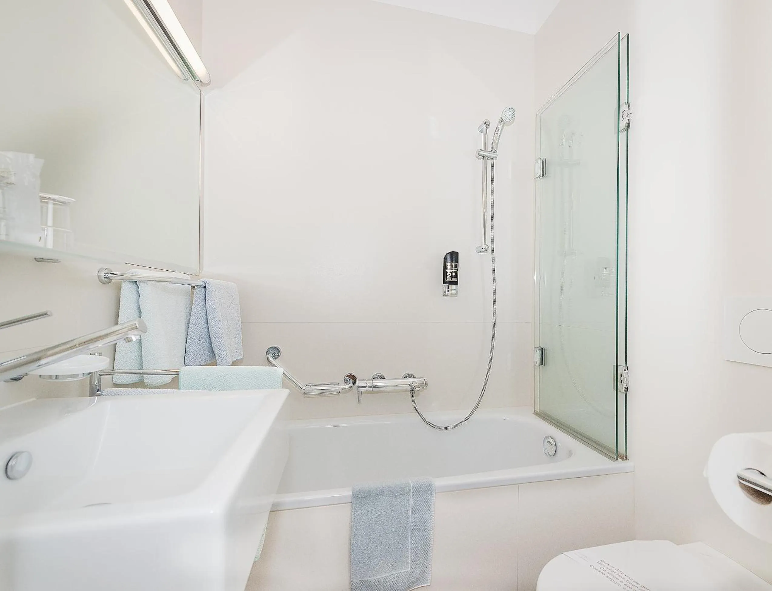 Bathroom in Pension Neuer Markt