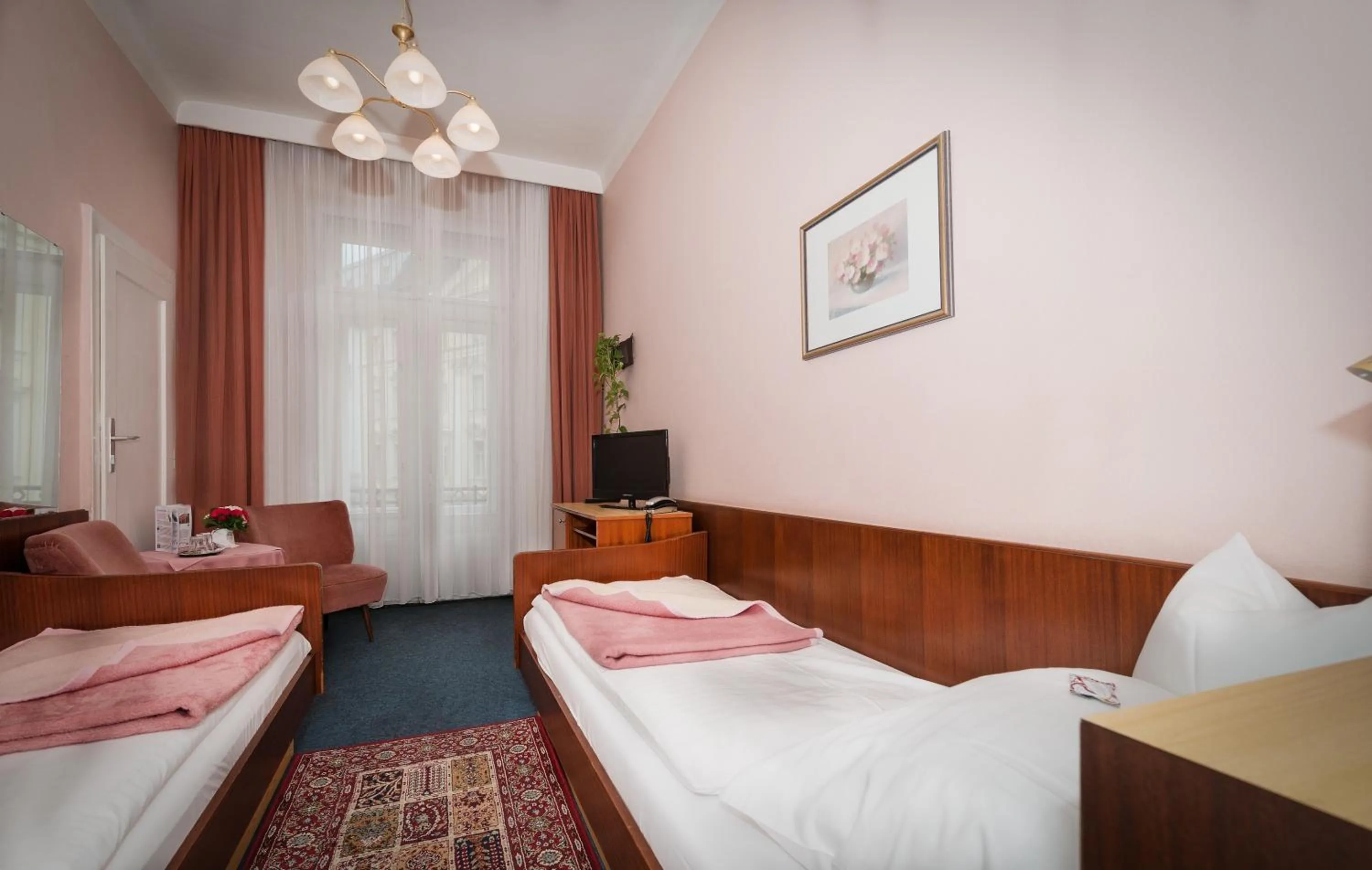 Photo of the whole room, Bed in Pension Neuer Markt