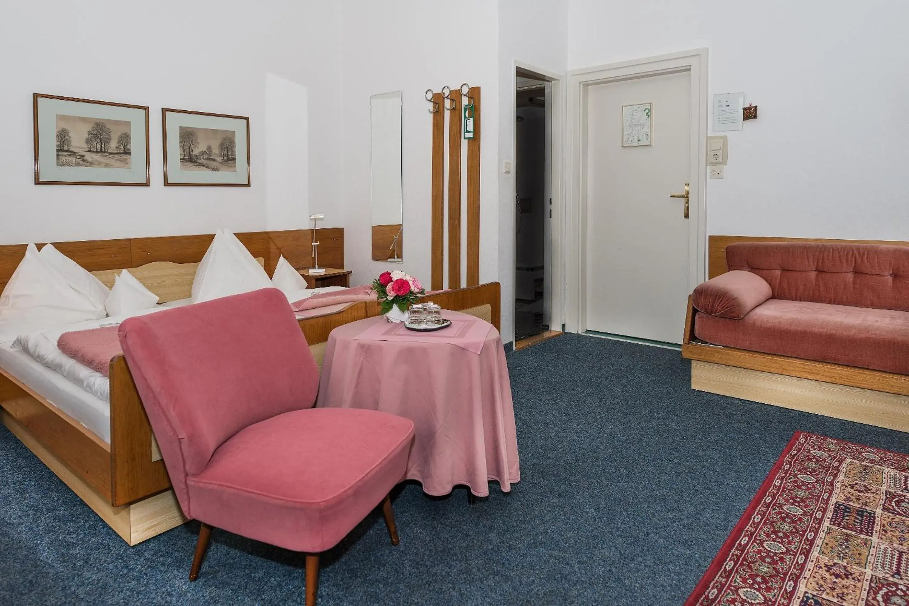 Classic Triple Room with City View in Pension Neuer Markt Classic Triple Room with City View in Pension Neuer Markt