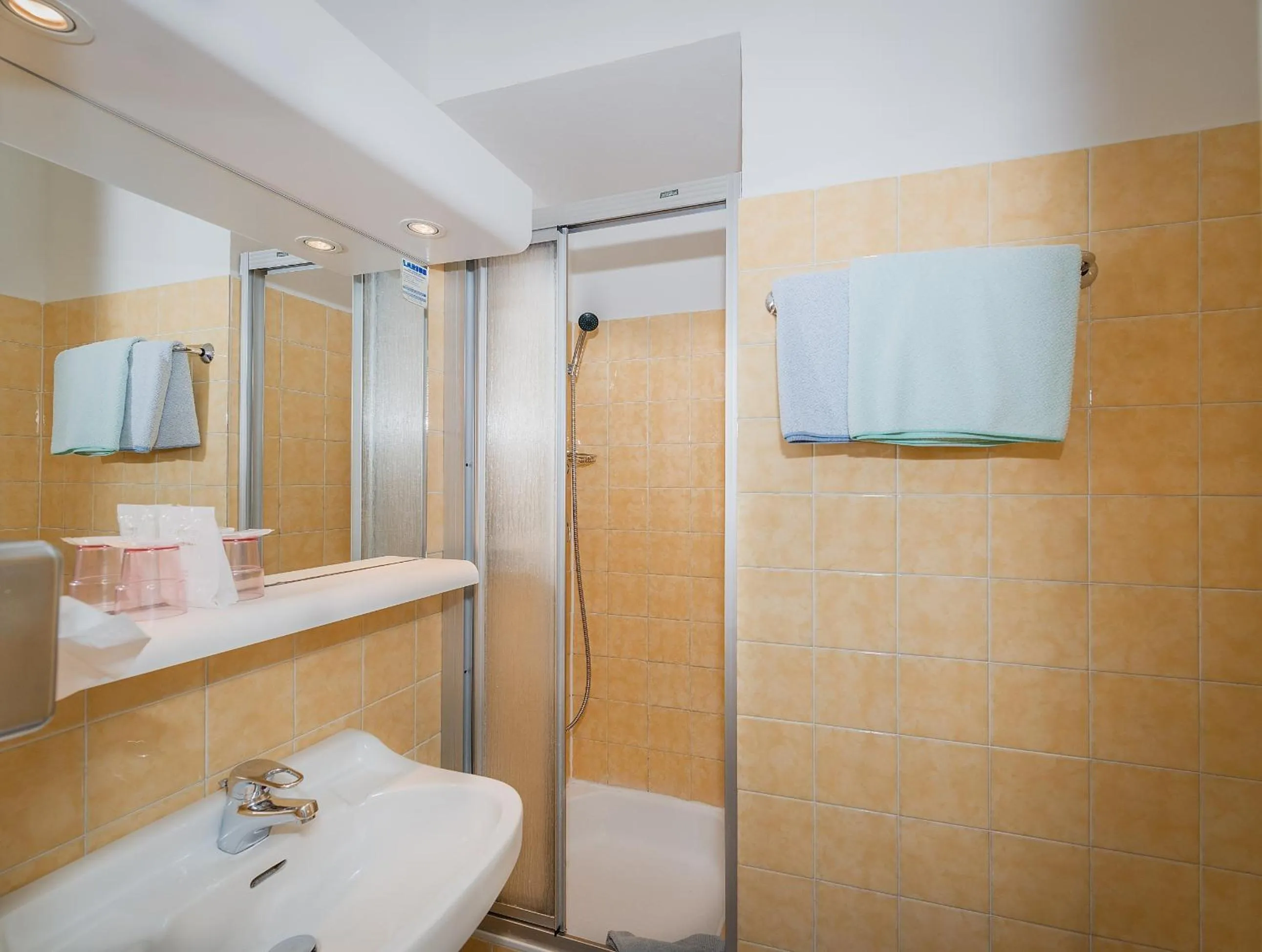 Bathroom in Pension Neuer Markt