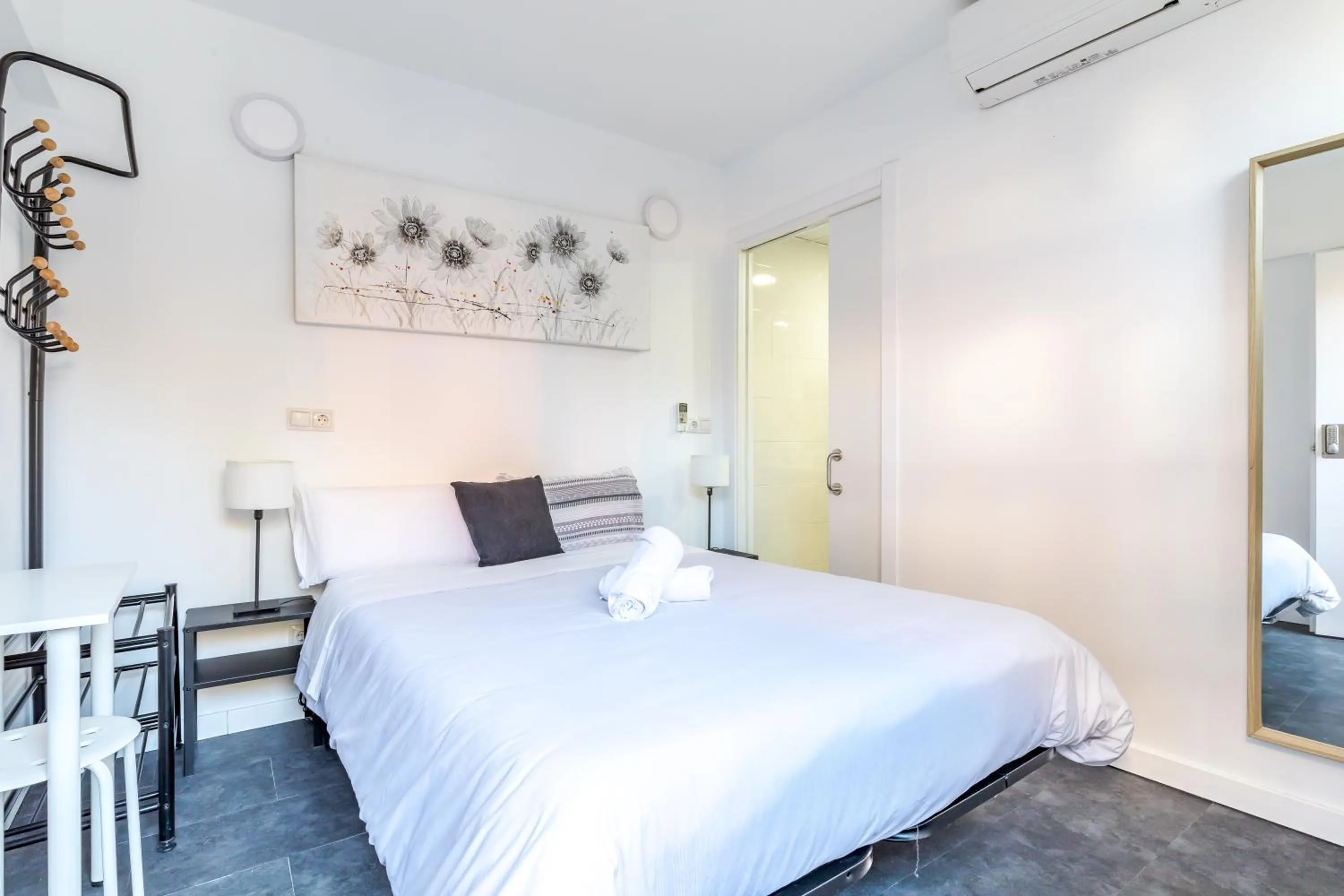 Bed in AYZ Ulises - Auto check-in property