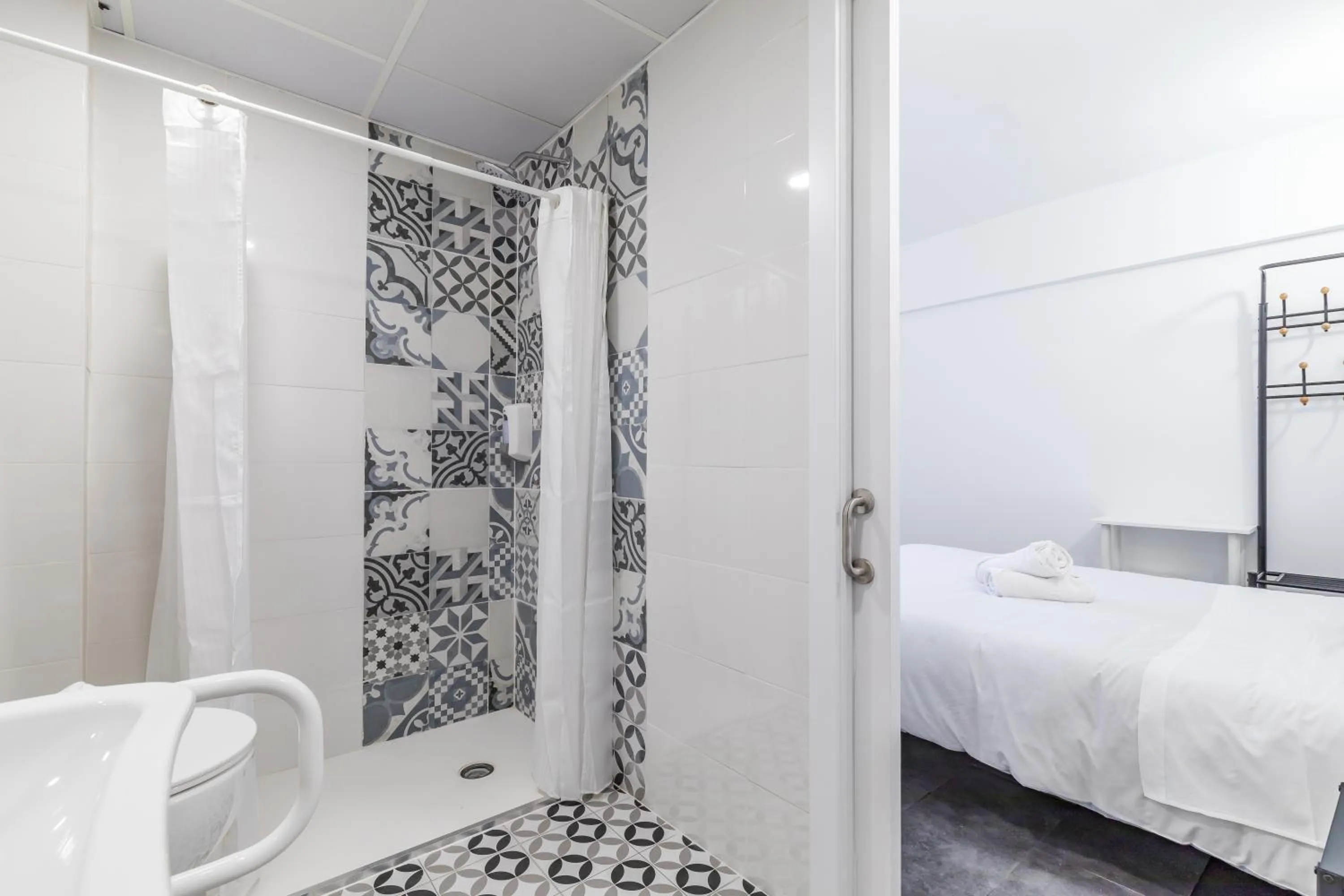 Bed in AYZ Ulises - Auto check-in property