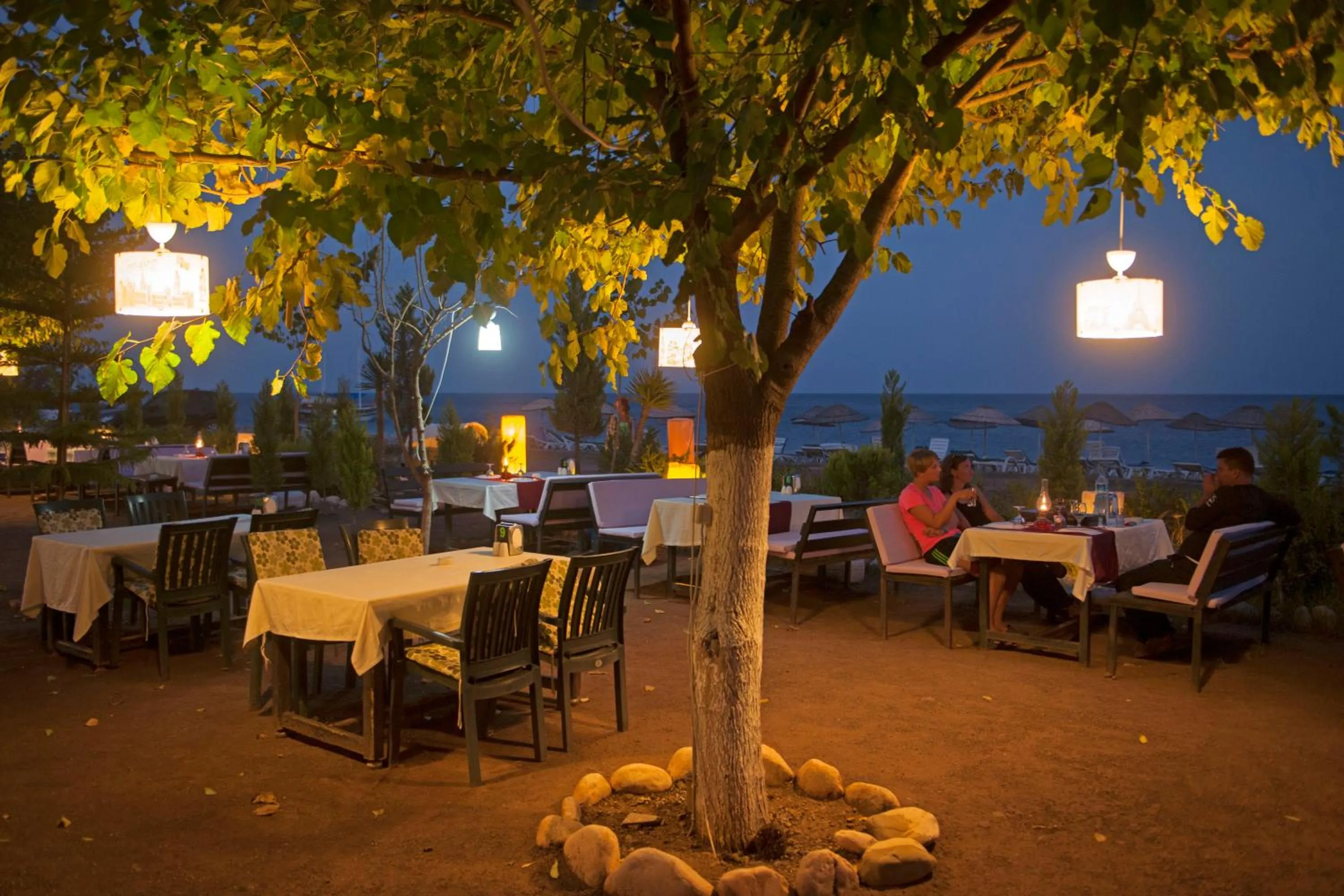 Restaurant/places to eat in Kutle Hotel