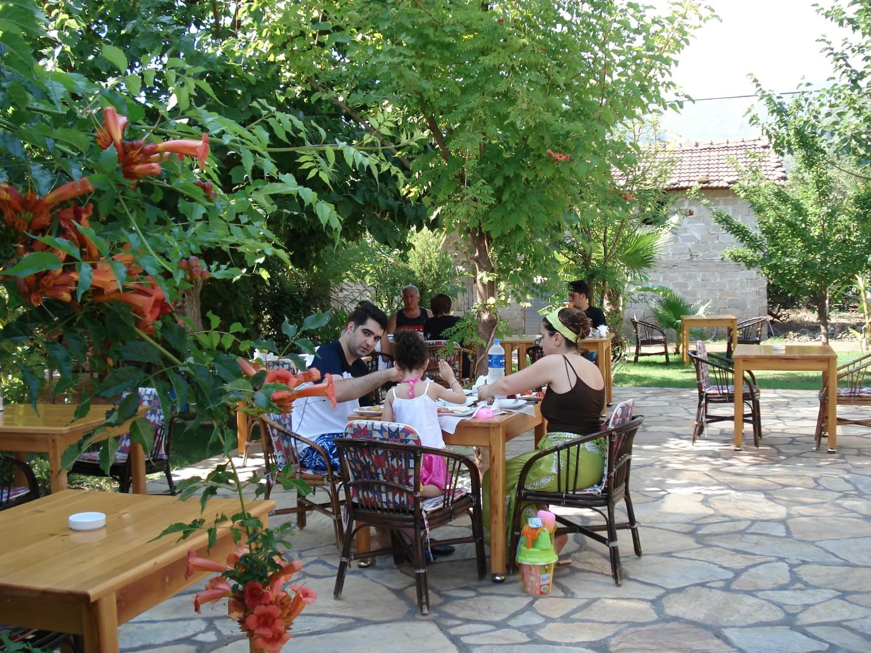 Restaurant/places to eat in Kutle Hotel