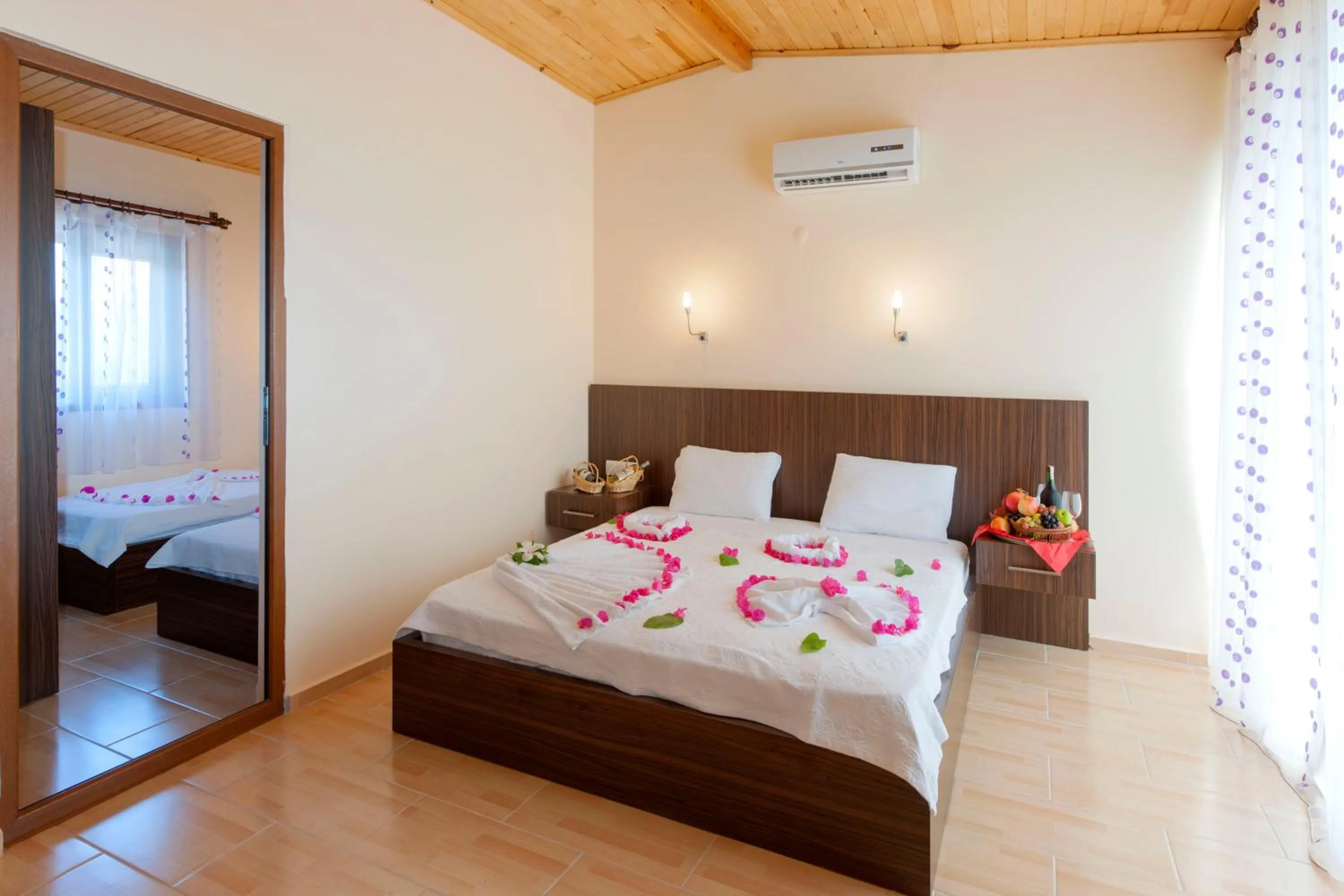 Photo of the whole room, Bed in Kutle Hotel