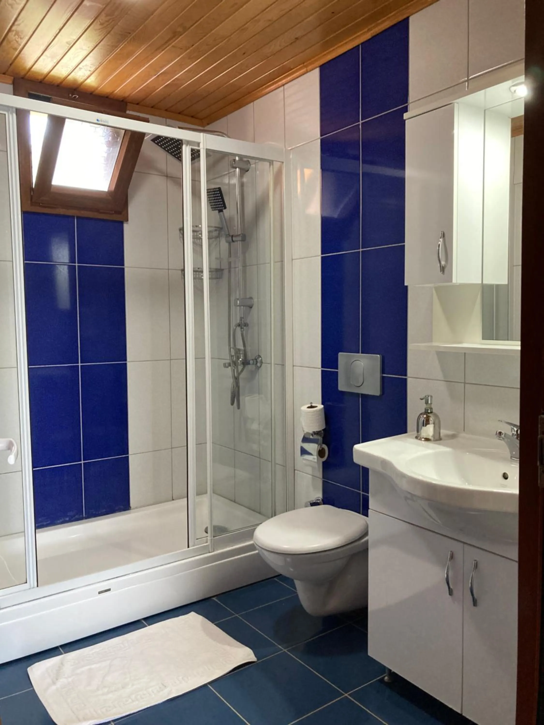 Toilet in Kutle Hotel