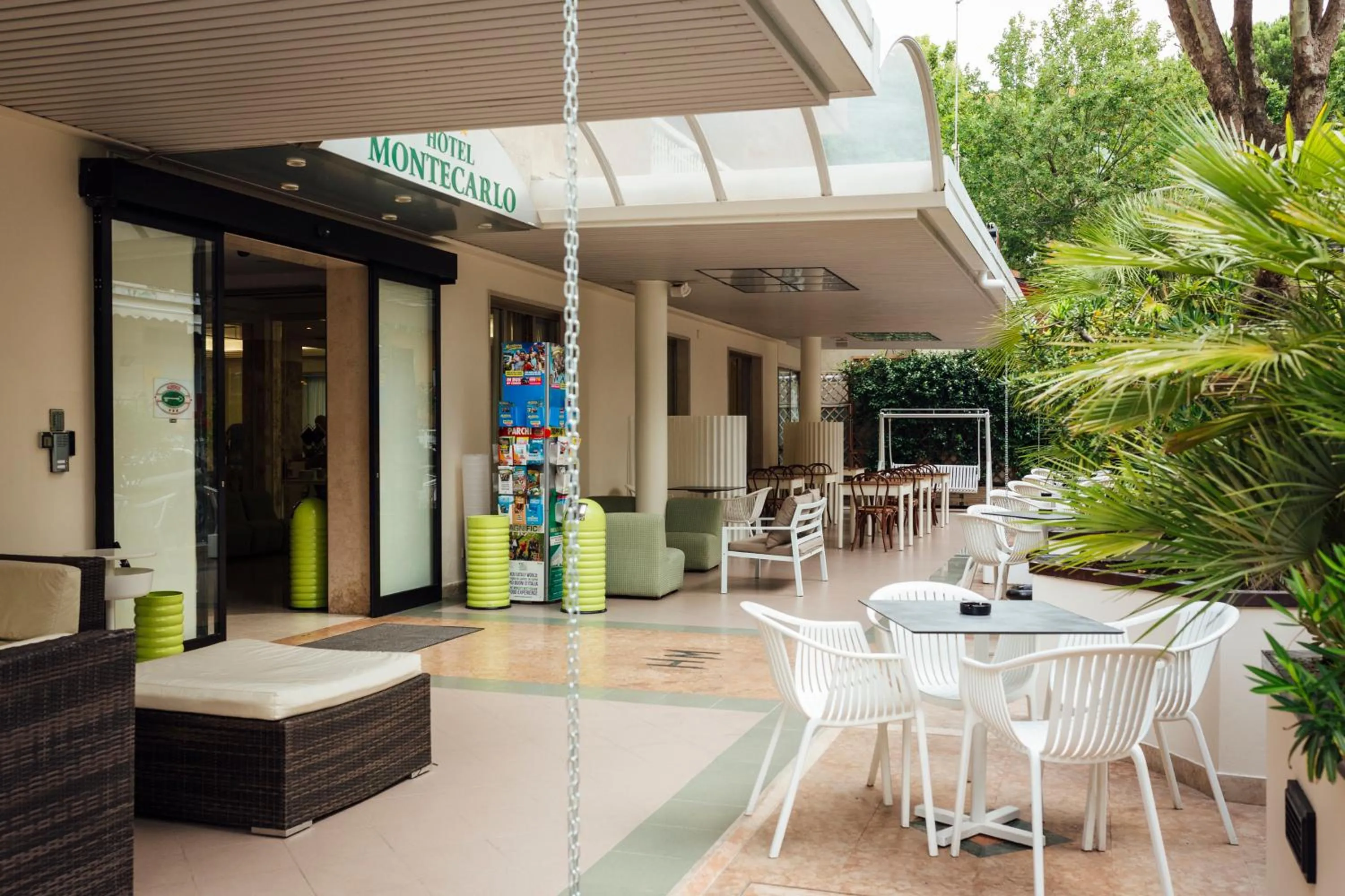 Facade/entrance in Hotel Montecarlo