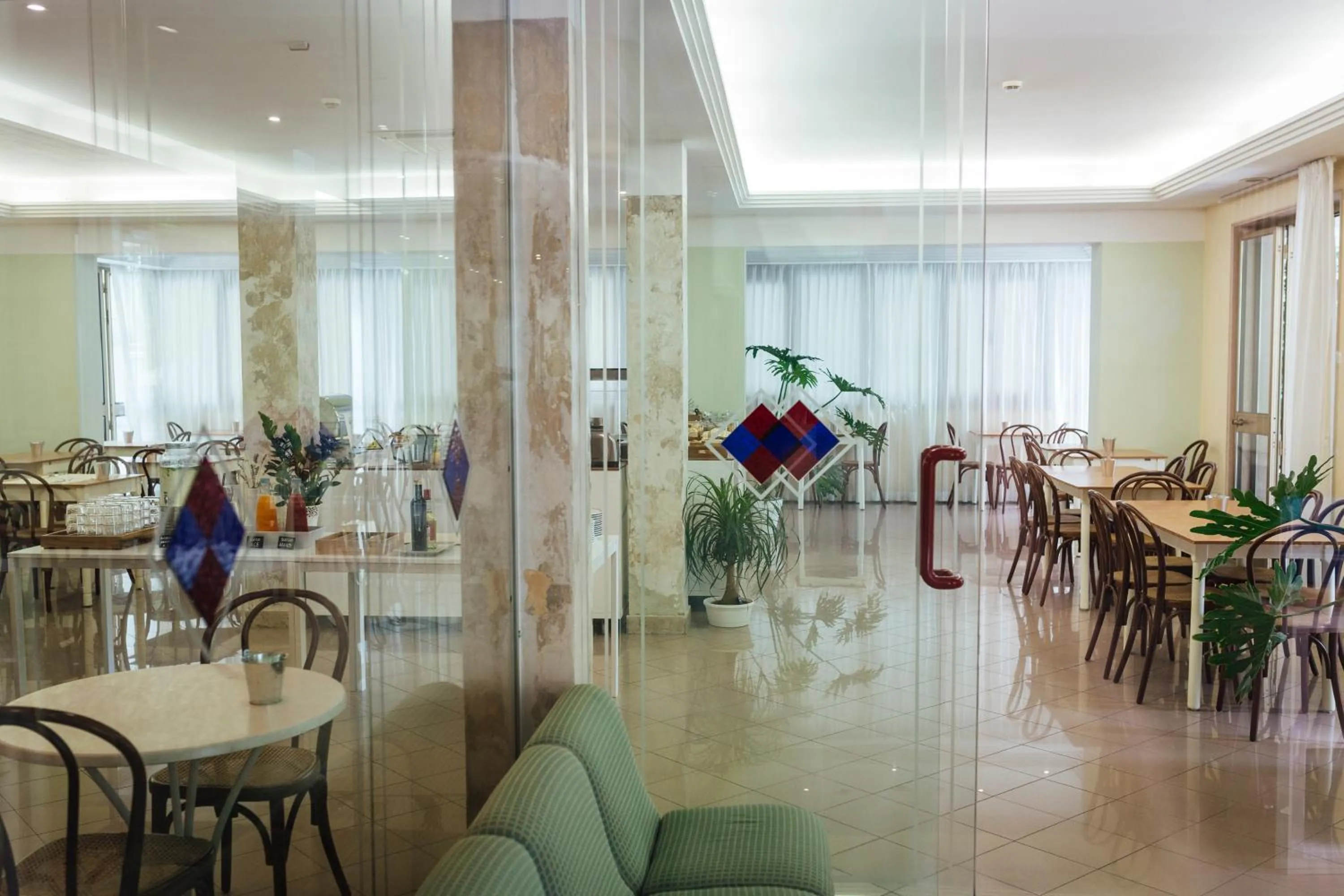 Restaurant/places to eat in Hotel Montecarlo