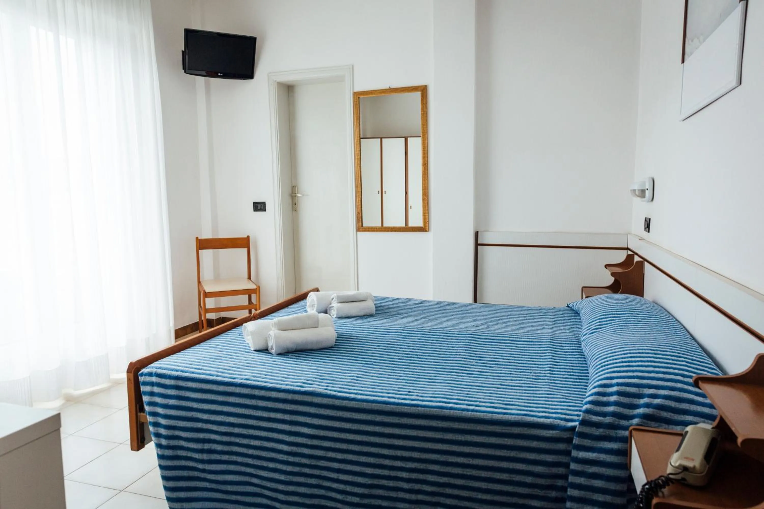 Photo of the whole room in Hotel Montecarlo