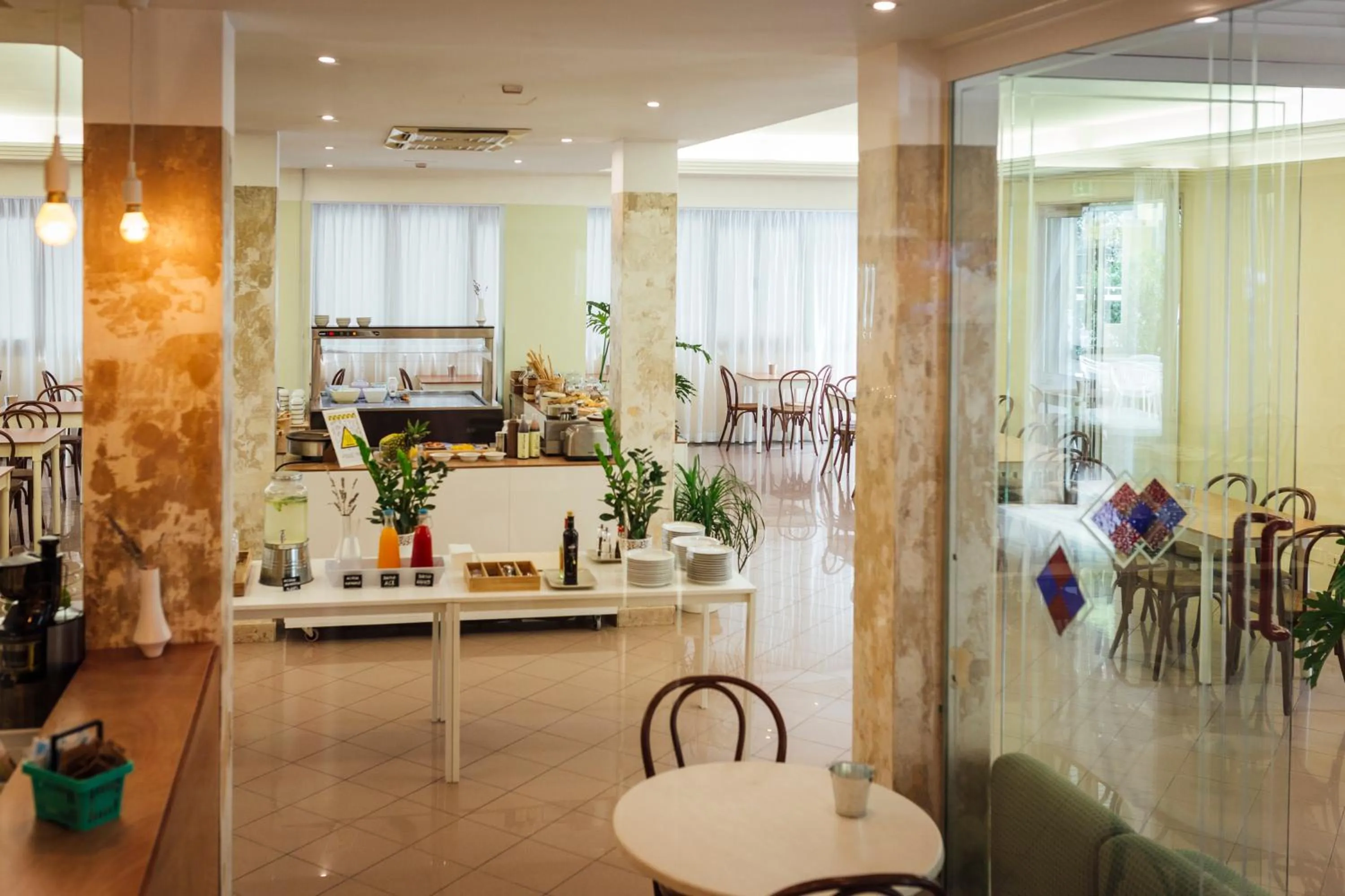 Restaurant/places to eat in Hotel Montecarlo