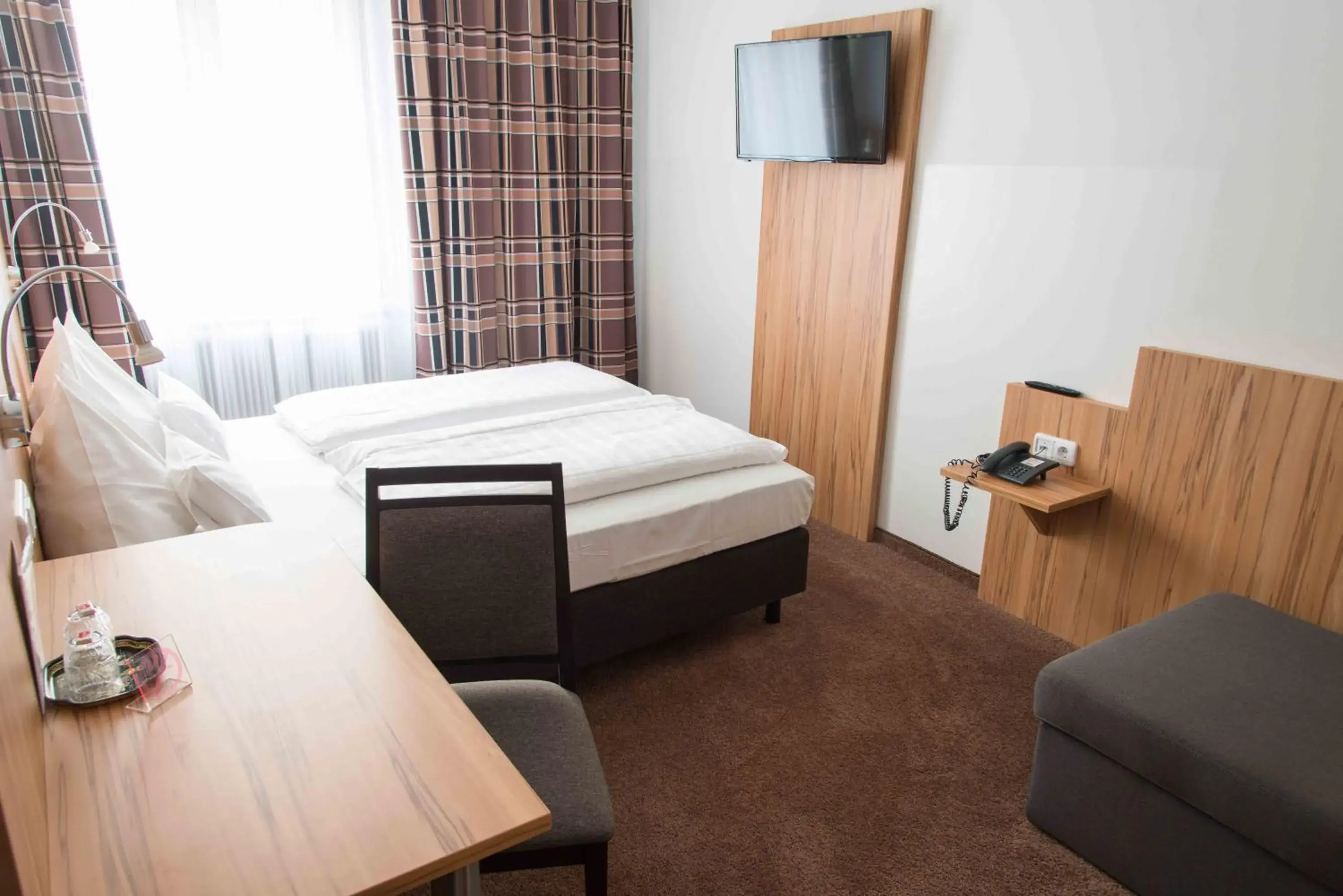 Photo of the whole room, Bed in Pension Dr. Geissler Photo of the whole room, Bed in Pension Dr. Geissler