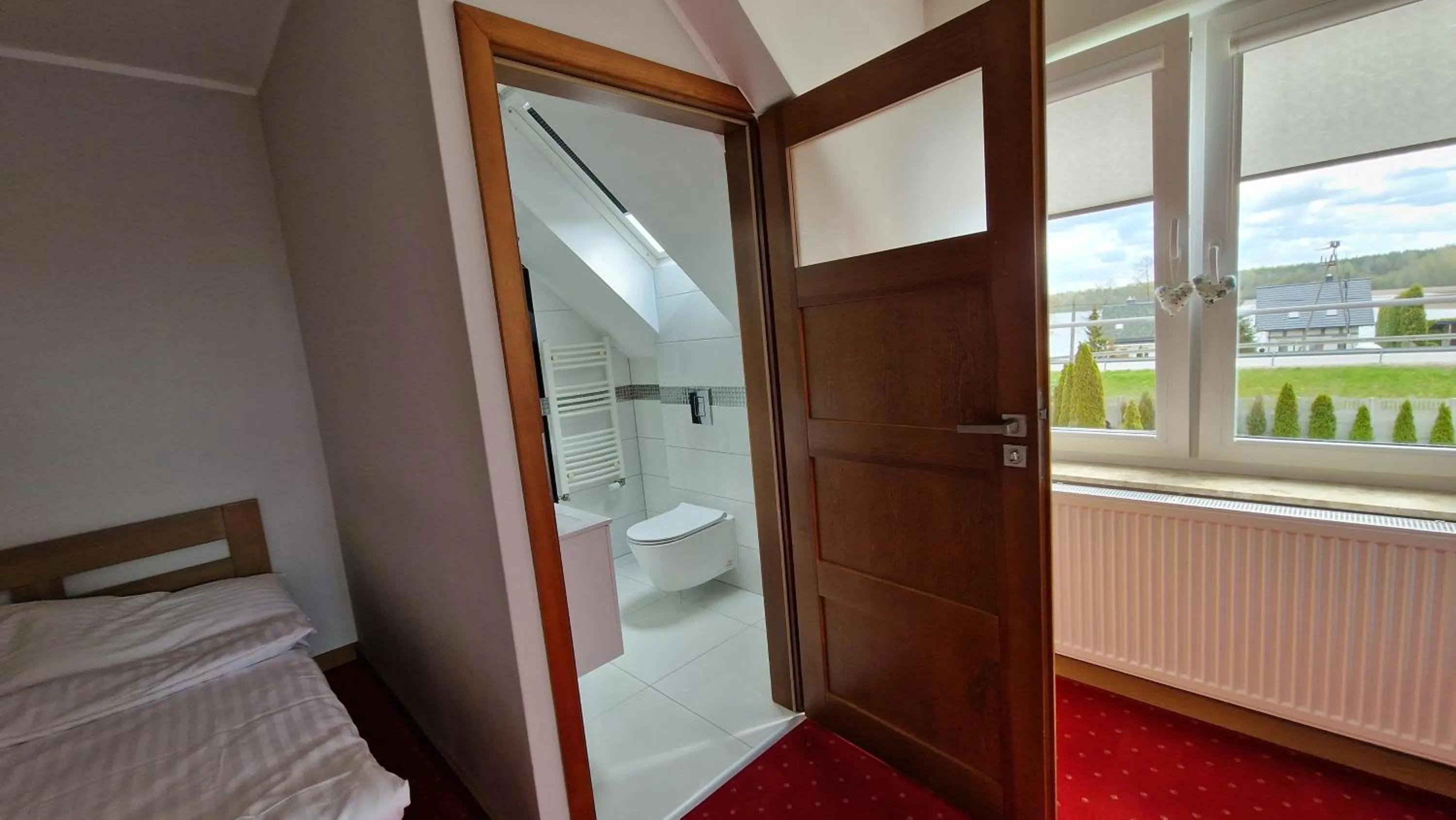 Shower, Bed in PHU Gościniec "16-tka" Katarzyna Zdrojewska