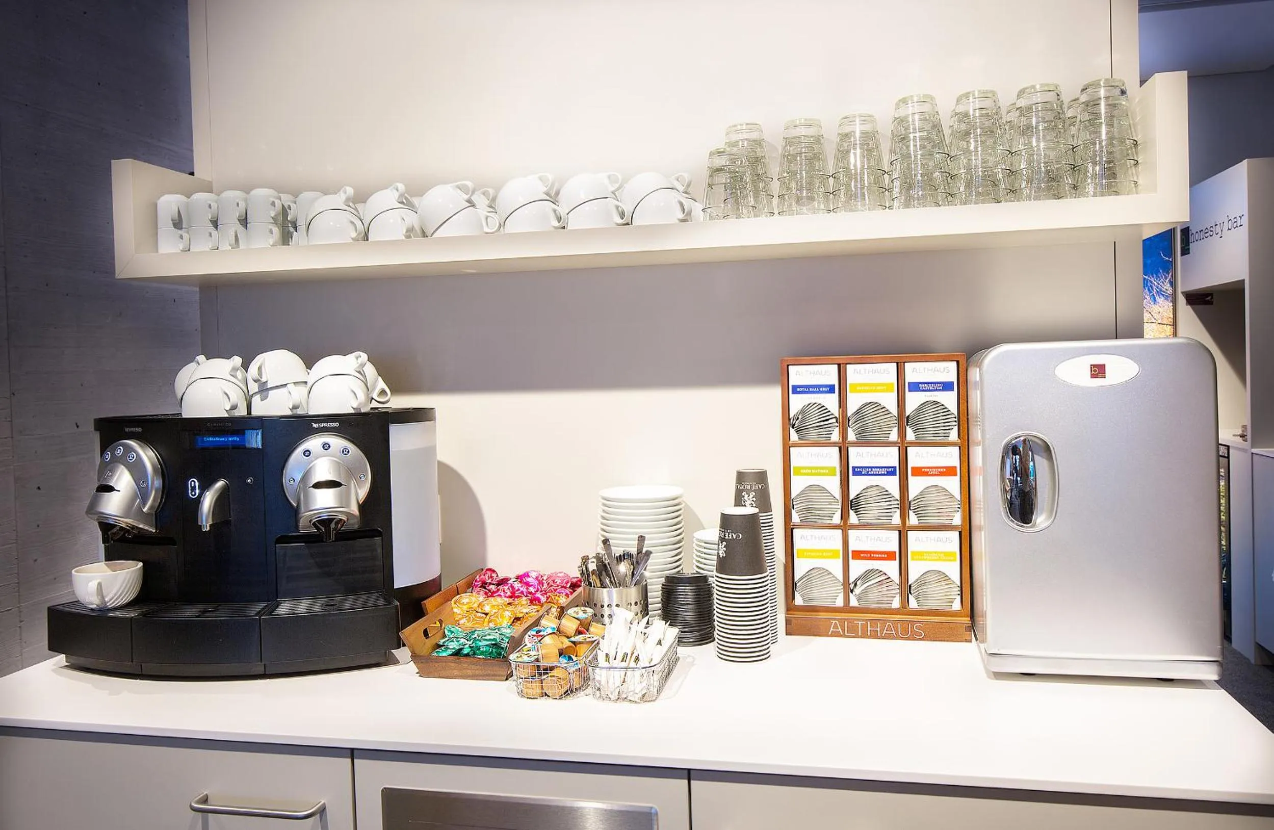 Communal lounge/ TV room in b_smart motel Landquart